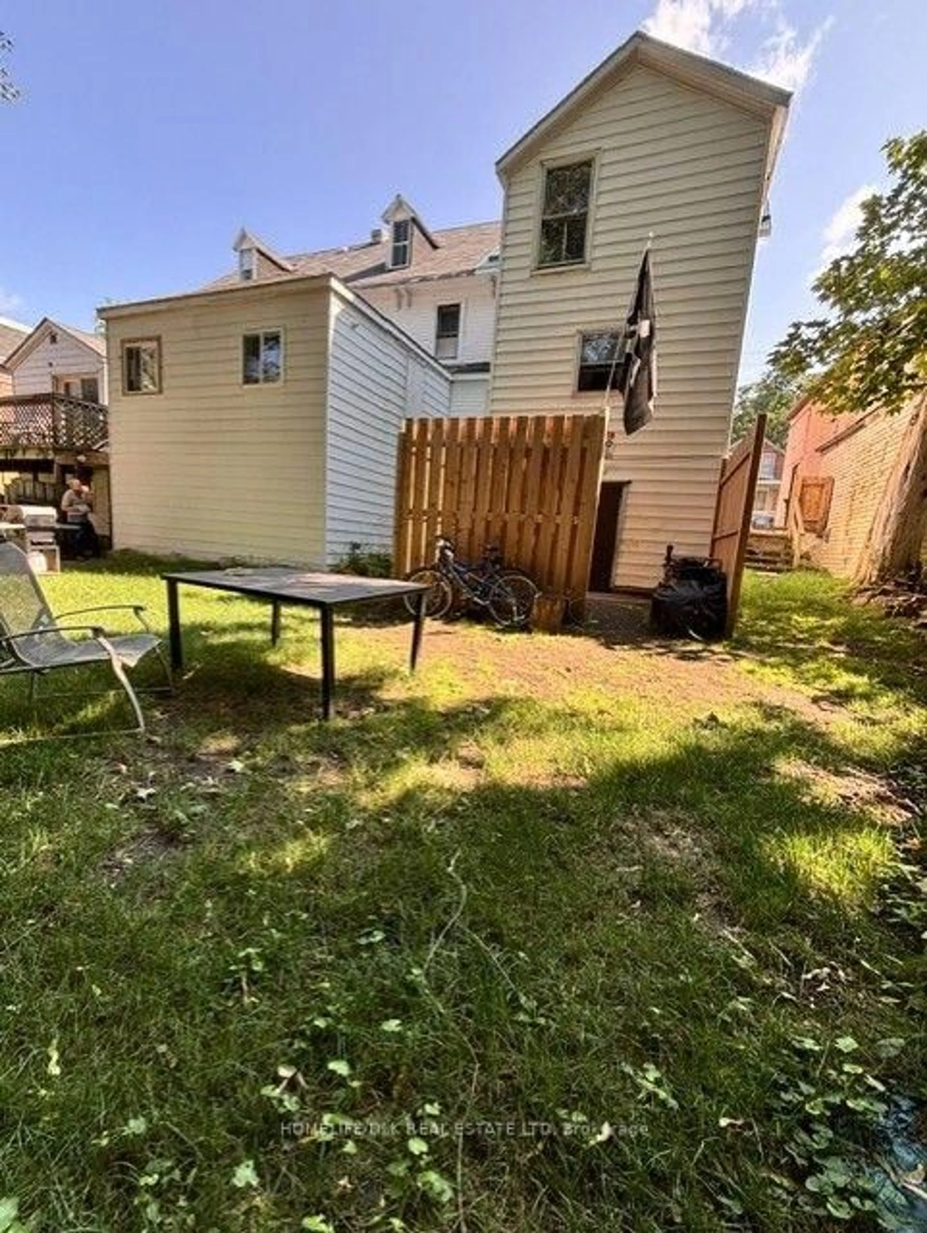 Patio, street for 72-74 Park St, Brockville Ontario K6V 2G5