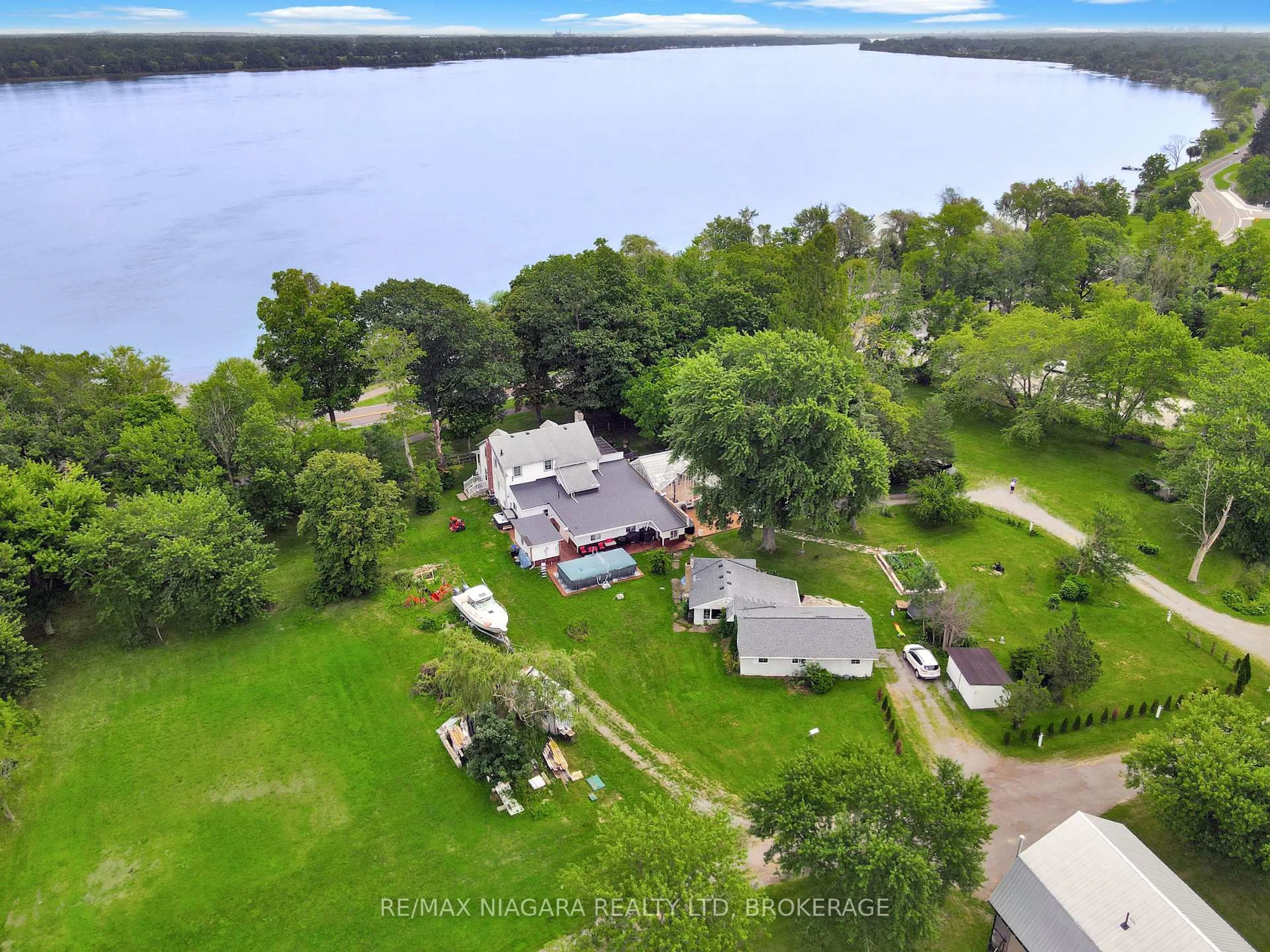 A pic from outside/outdoor area/front of a property/back of a property/a pic from drone, water/lake/river/ocean view for 13693 Niagara River Pkwy, Niagara Falls Ontario L2E 6S6