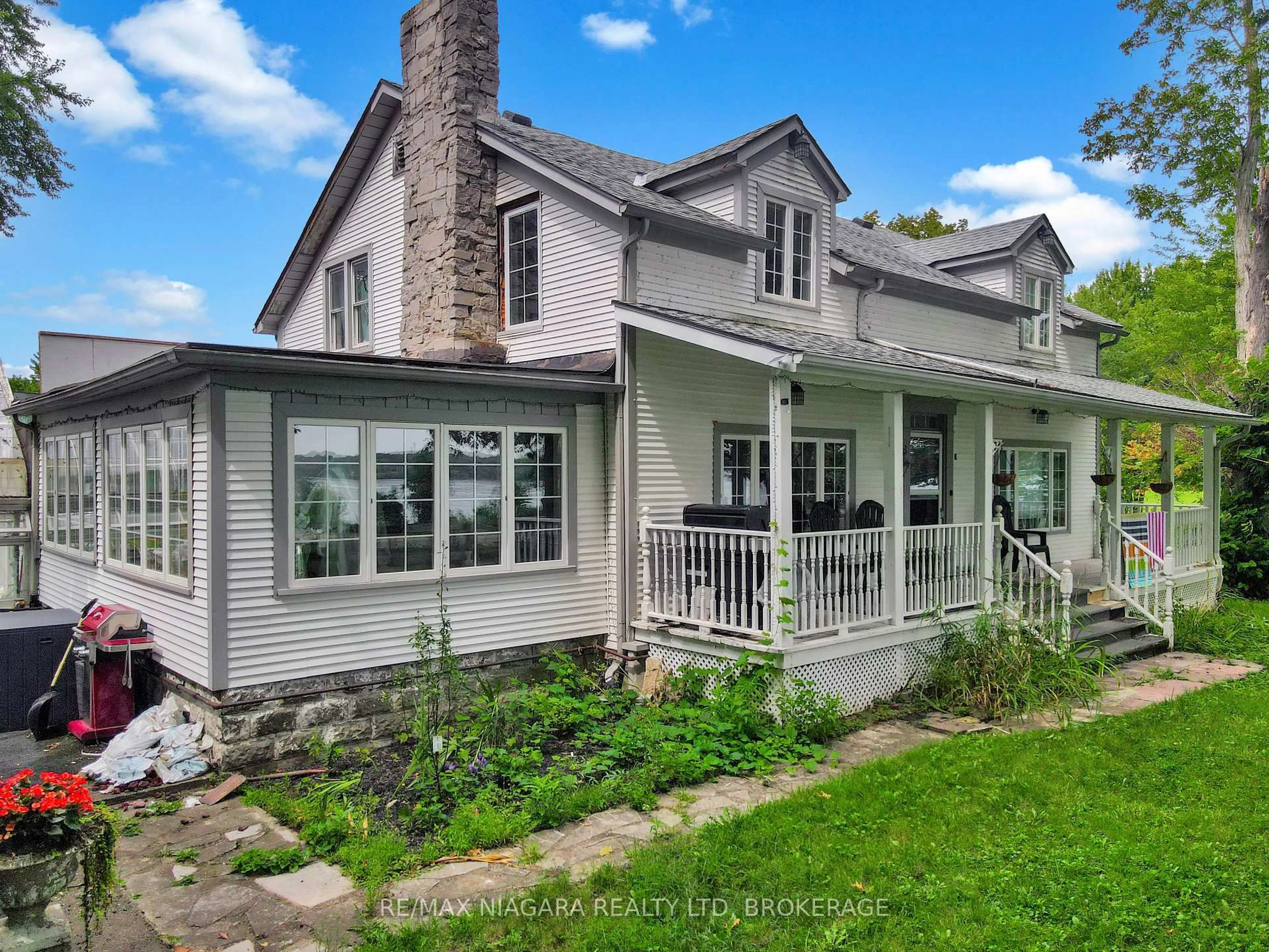 Home with vinyl exterior material, street for 13693 Niagara River Pkwy, Niagara Falls Ontario L2E 6S6