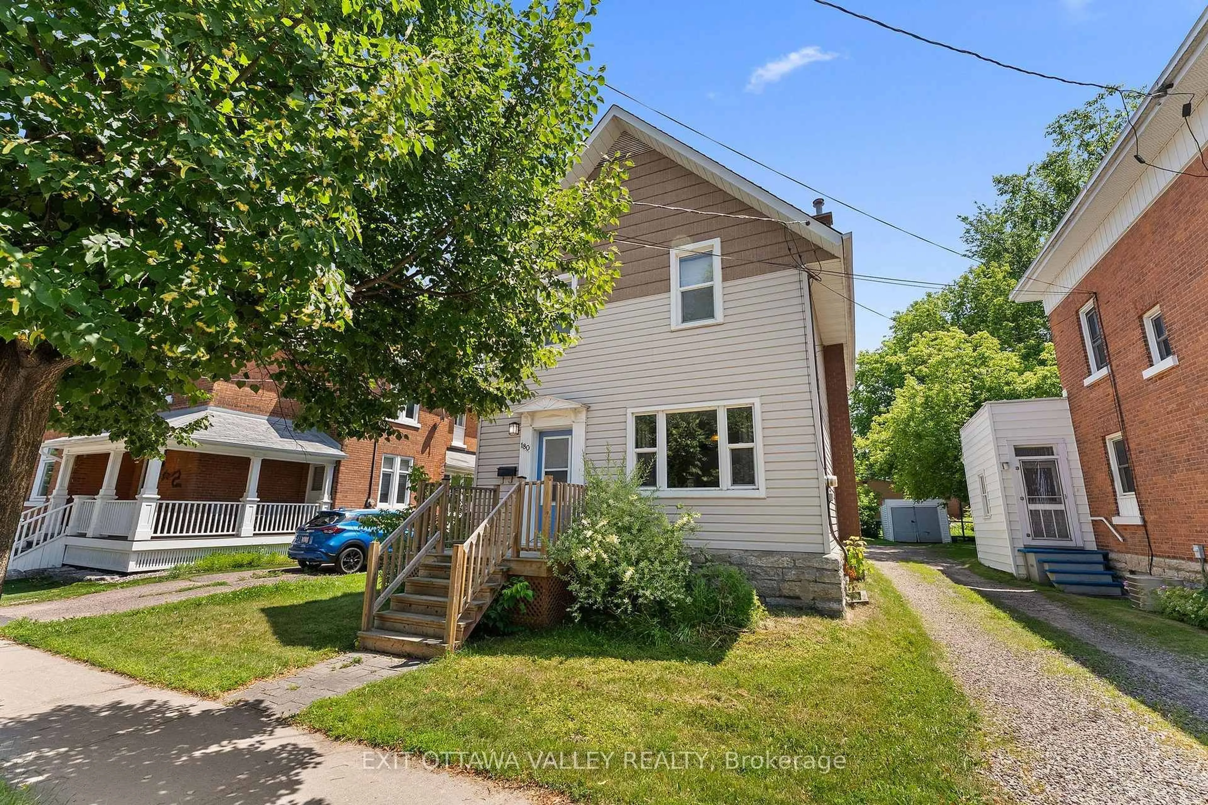 A pic from outside/outdoor area/front of a property/back of a property/a pic from drone, street for 180 Mary St, Pembroke Ontario K8A 5V6