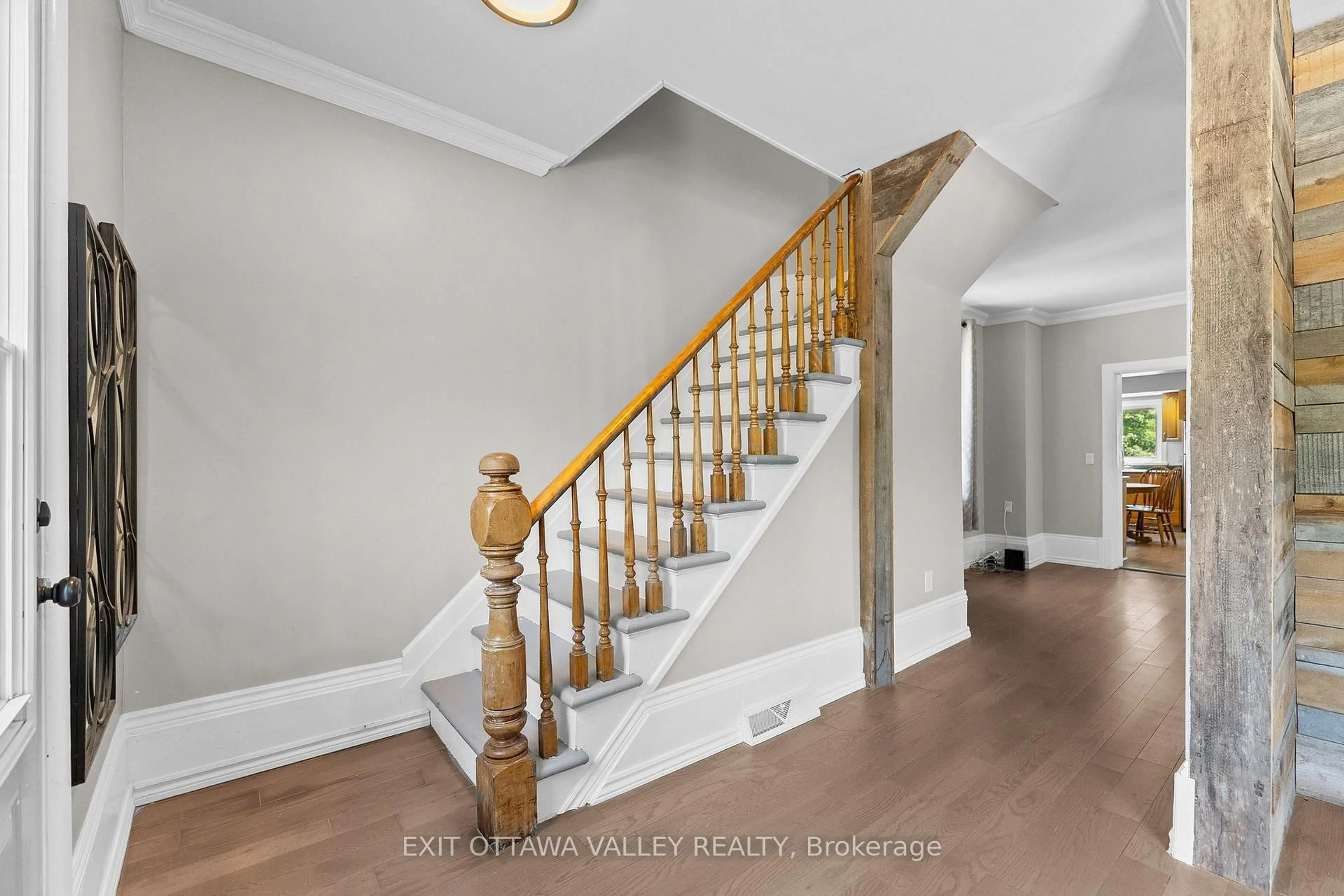 Unknown for 180 Mary St, Pembroke Ontario K8A 5V6