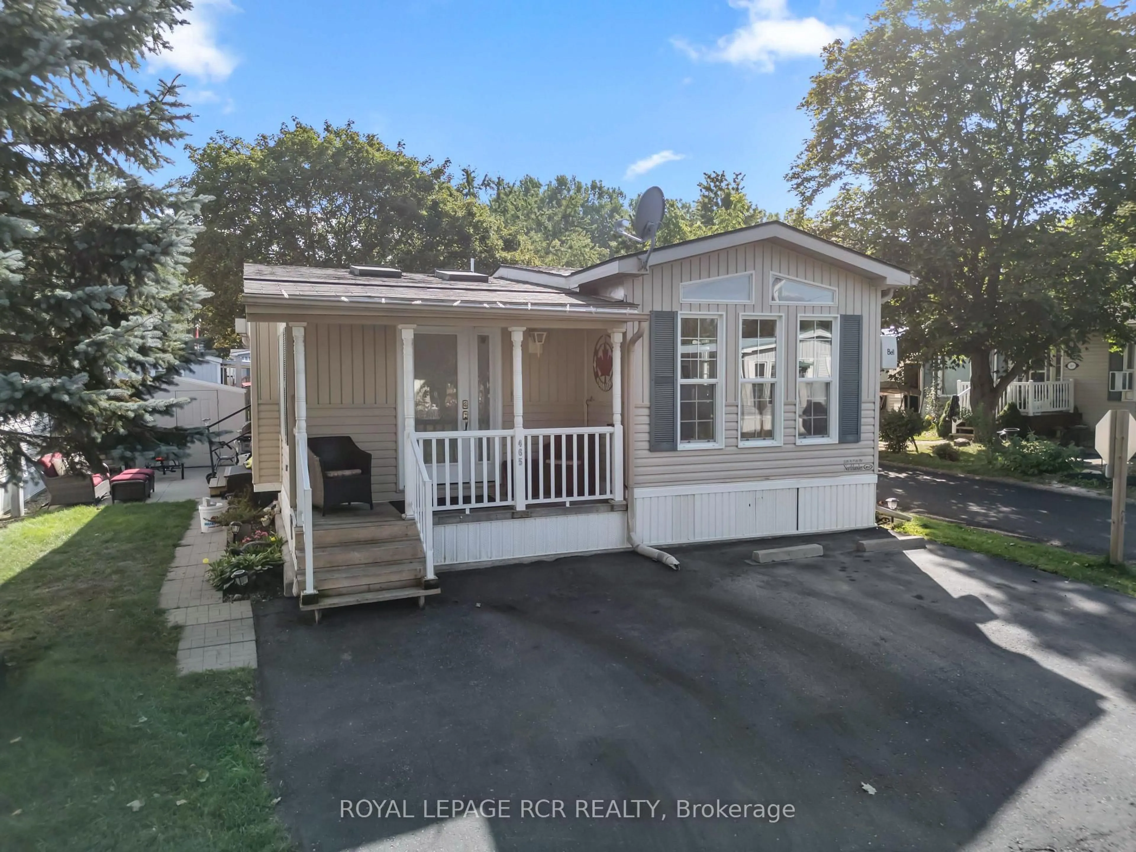 Home with vinyl exterior material, street for 465 Spruce St, Centre Wellington Ontario N1M 2W5