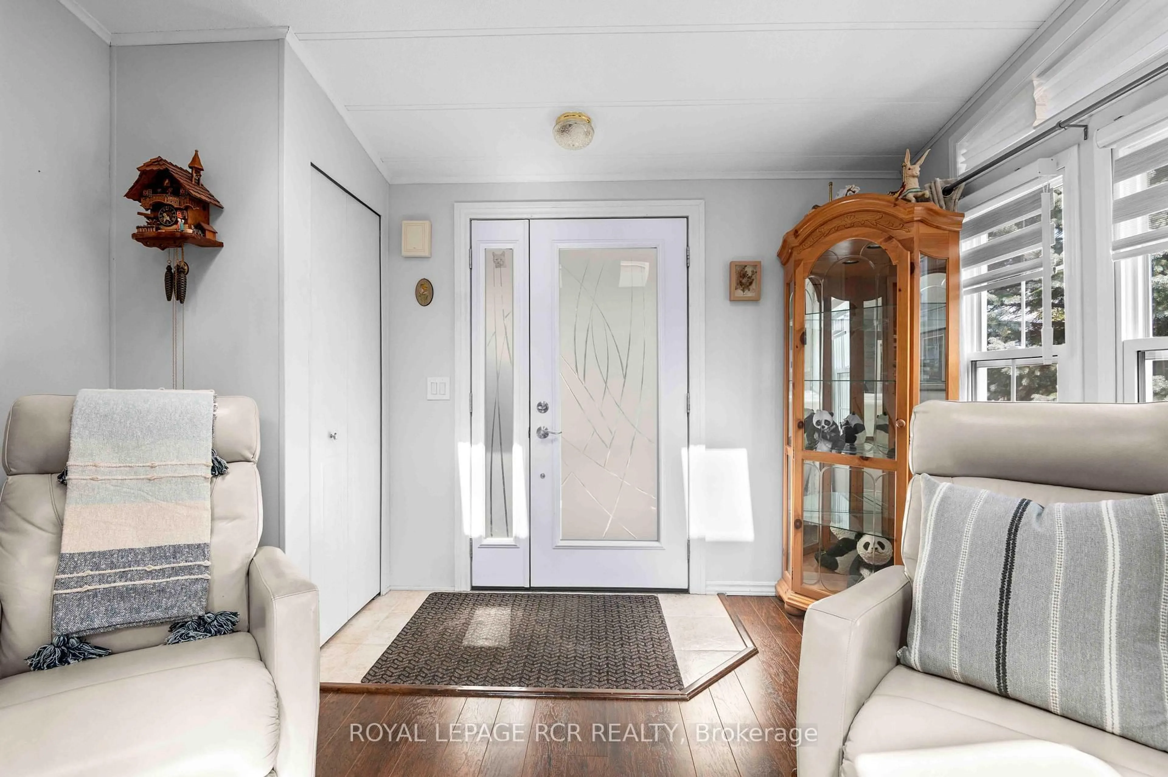 Indoor entryway for 465 Spruce St, Centre Wellington Ontario N1M 2W5