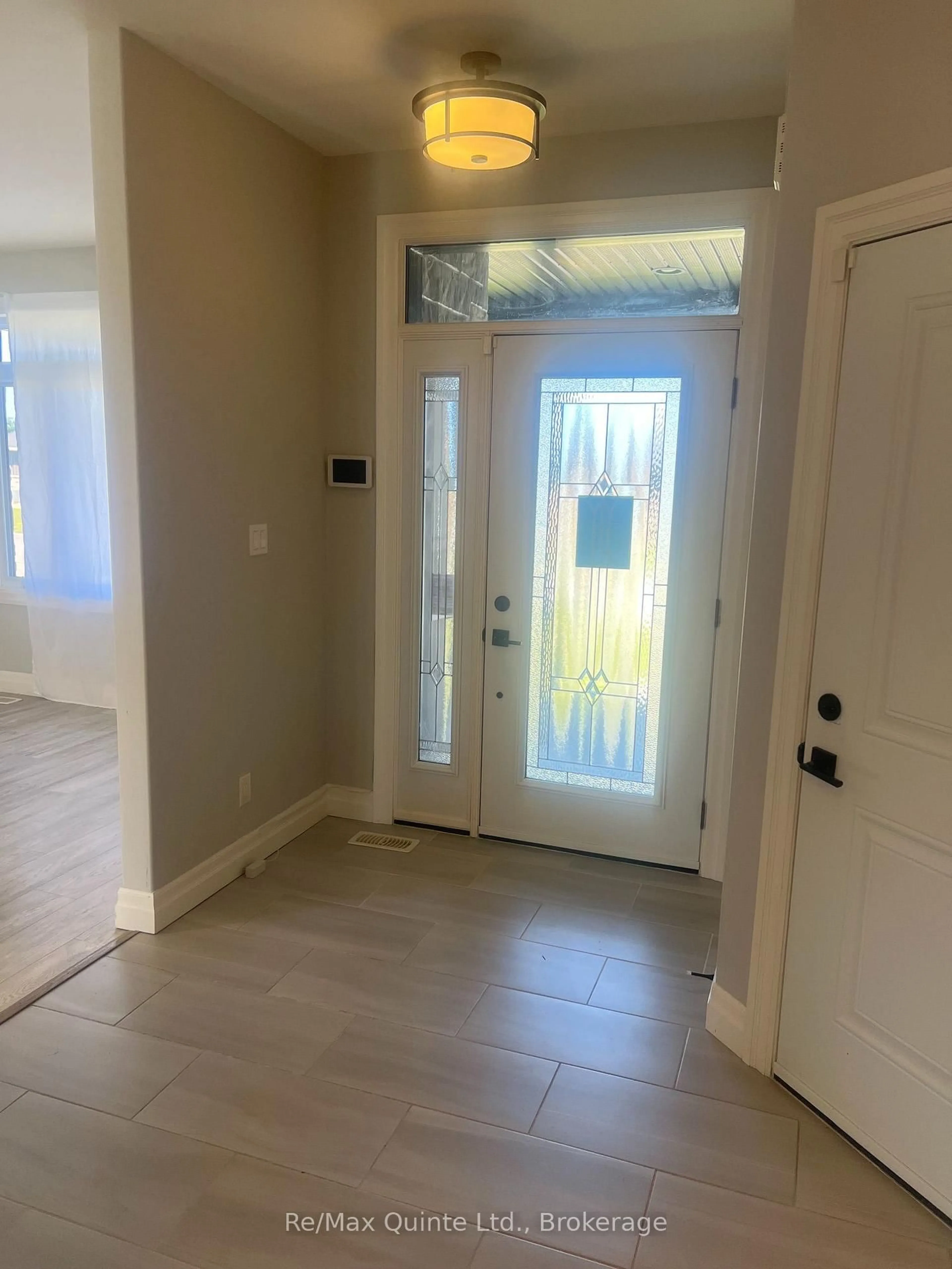 Indoor entryway for 29 Gavin Cres, Quinte West Ontario K8V 0H2