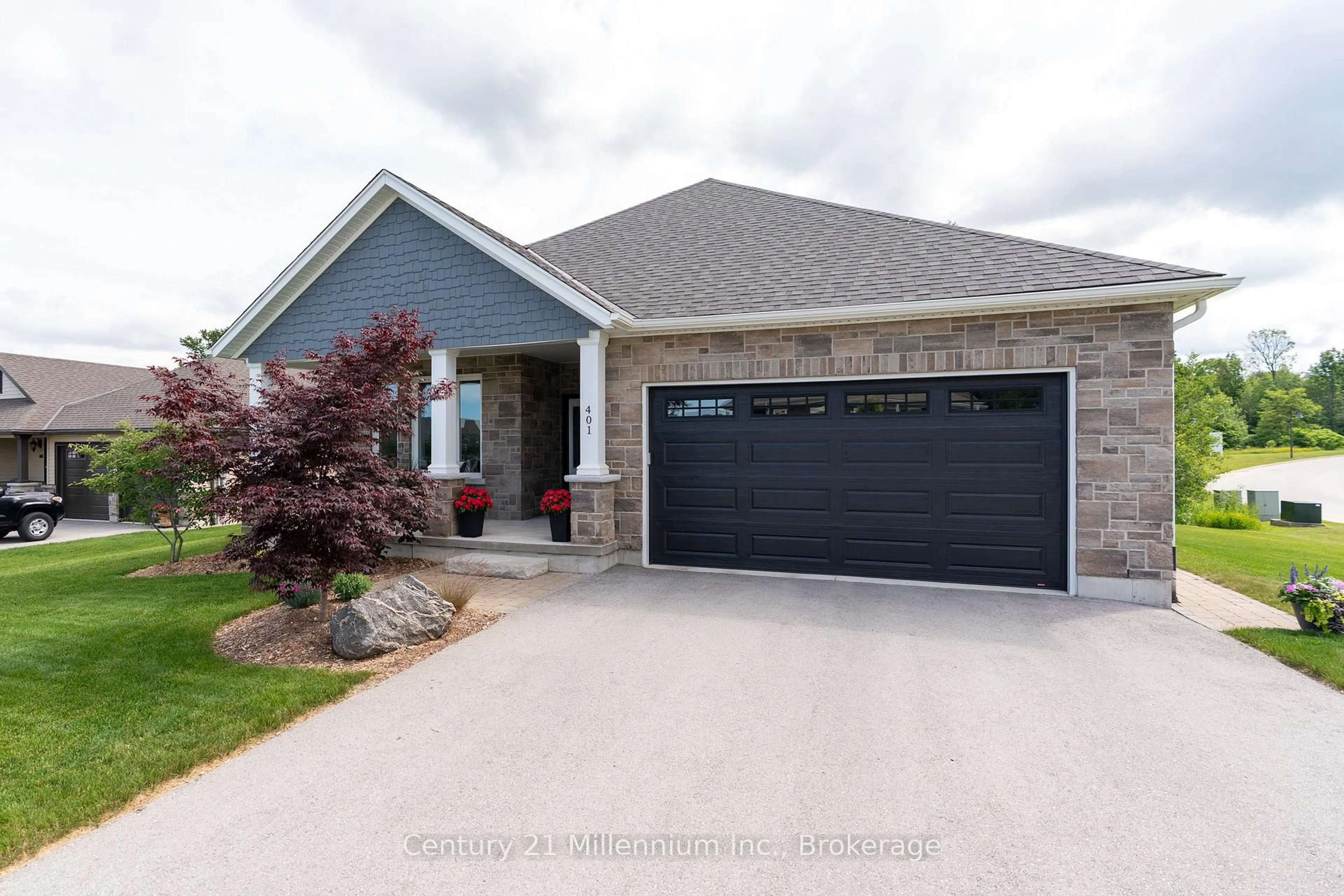 Home with brick exterior material, street for 401 Algoma Cres, Georgian Bluffs Ontario N0H 1S0