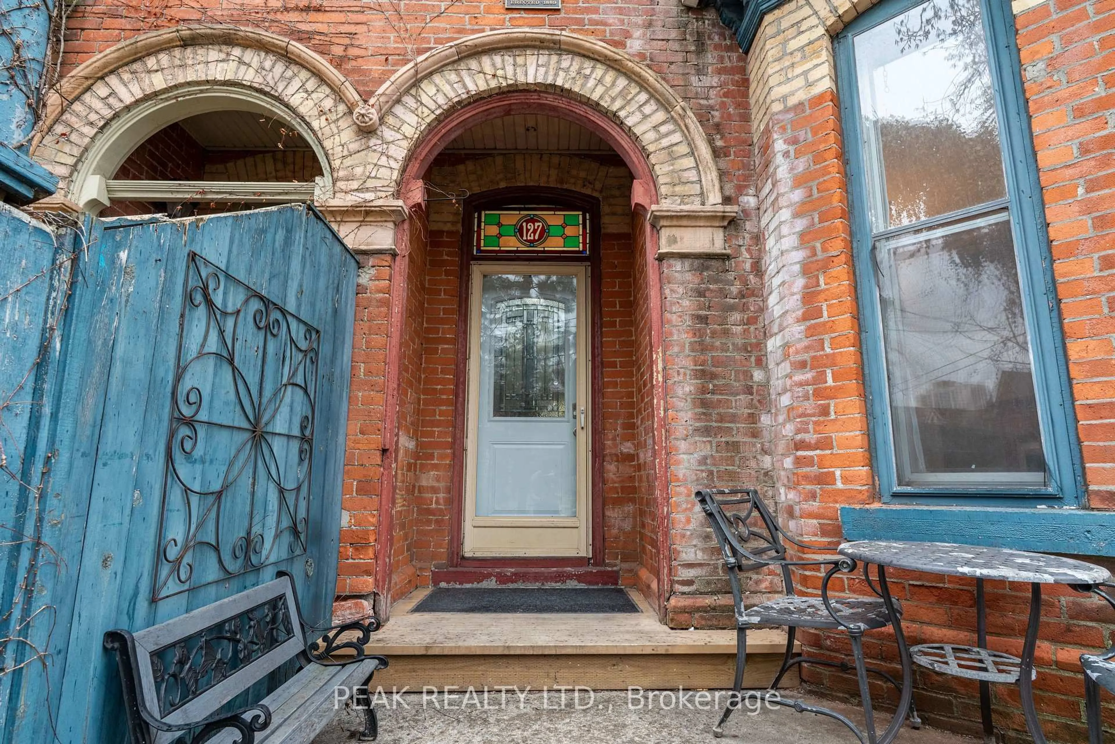 Indoor entryway for 127 East Ave, Hamilton Ontario L8N 2T6