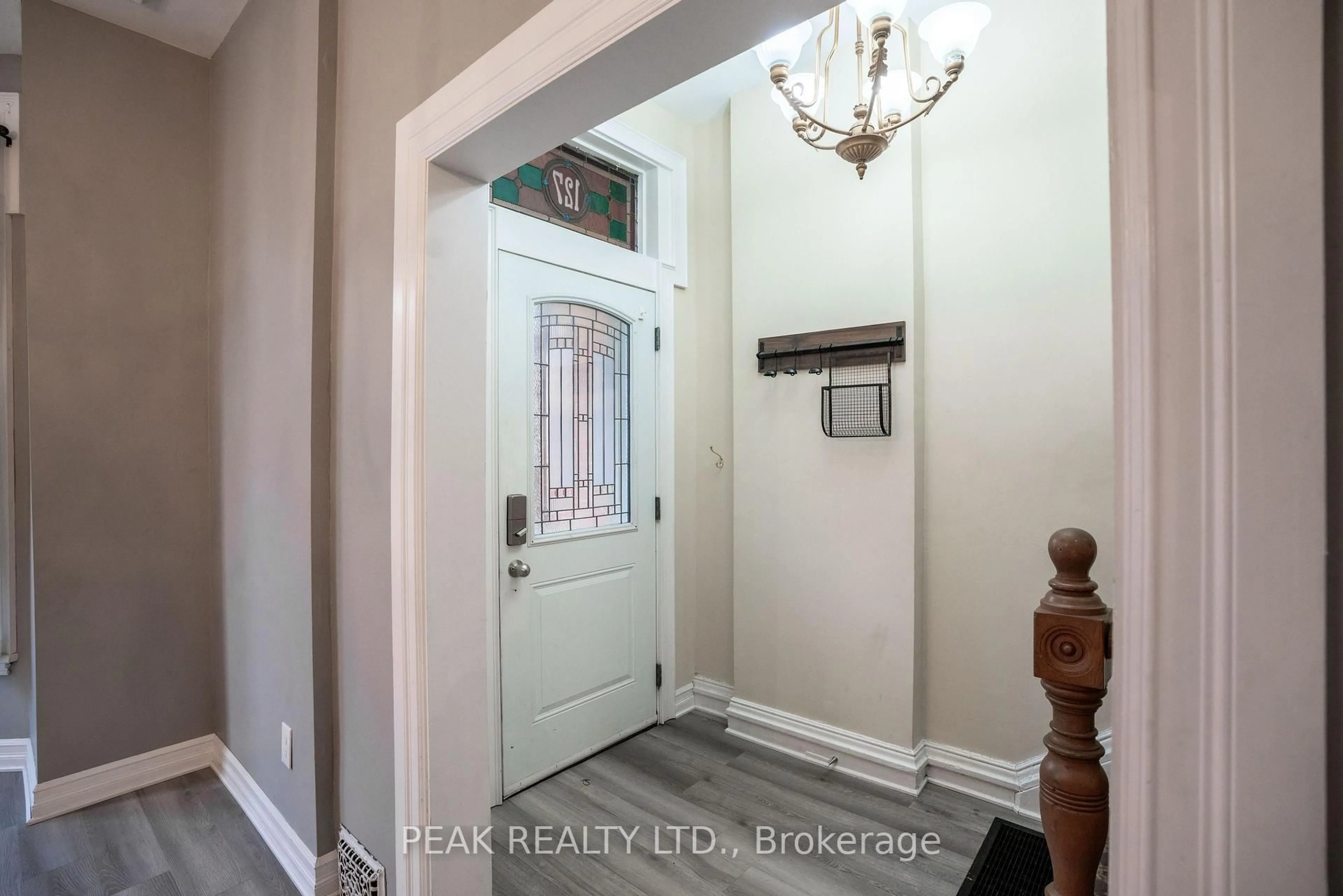 Indoor entryway for 127 East Ave, Hamilton Ontario L8N 2T6
