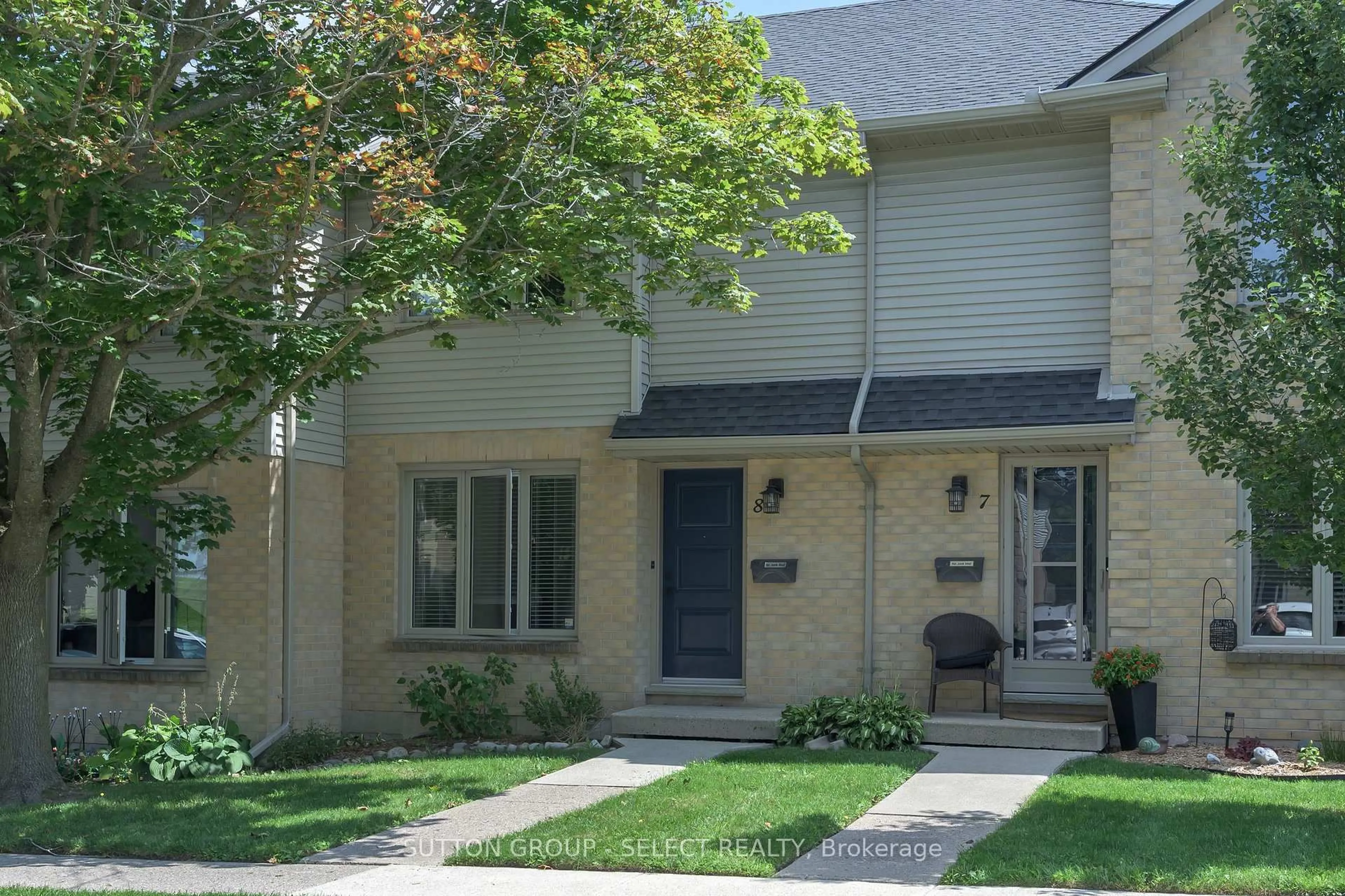 Unknown for 925 Lawson Rd #8, London North Ontario N6G 4X3