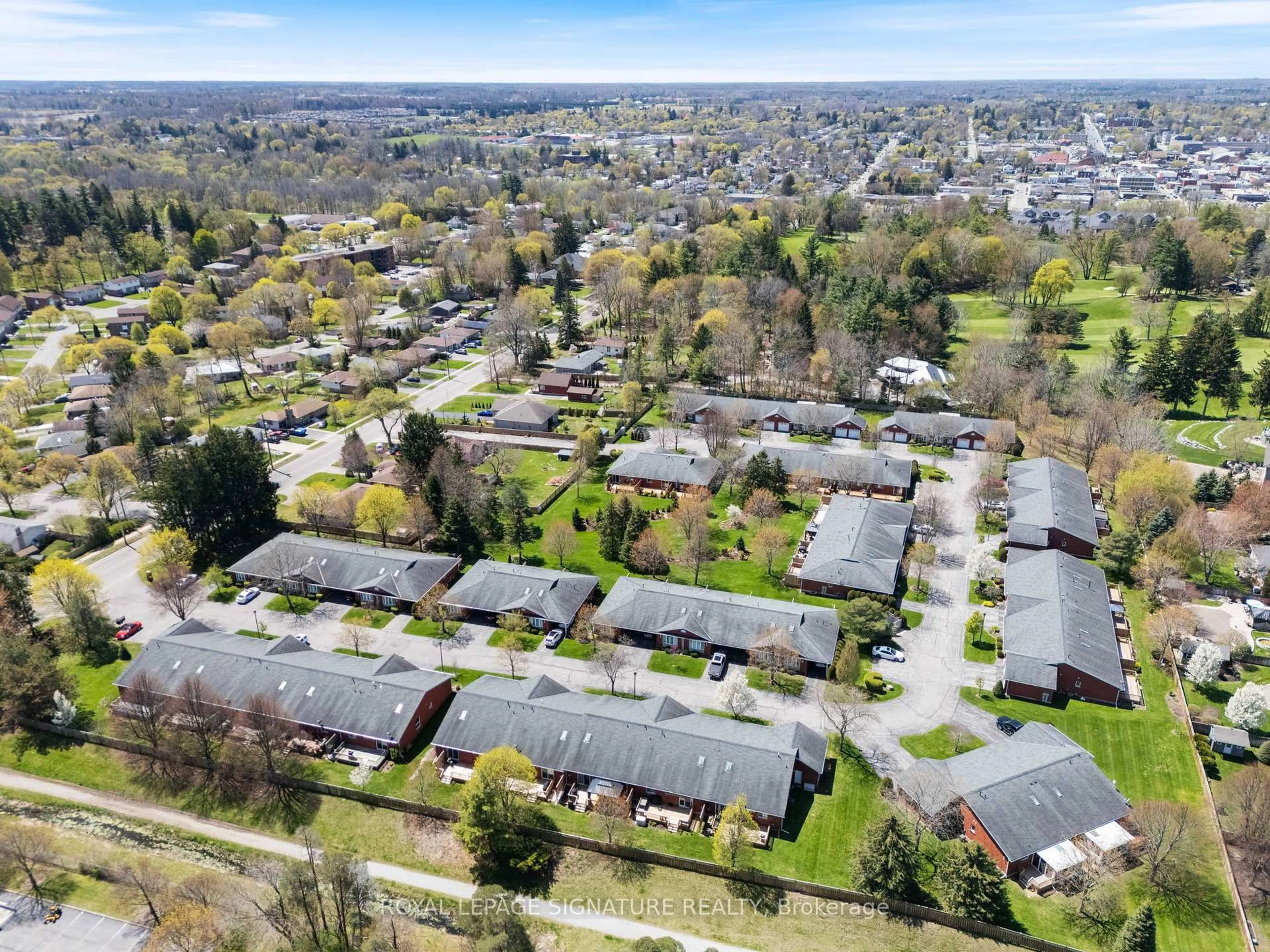 A pic from outside/outdoor area/front of a property/back of a property/a pic from drone, street for 175 Victoria St #46, Norfolk Ontario N3Y 5L8