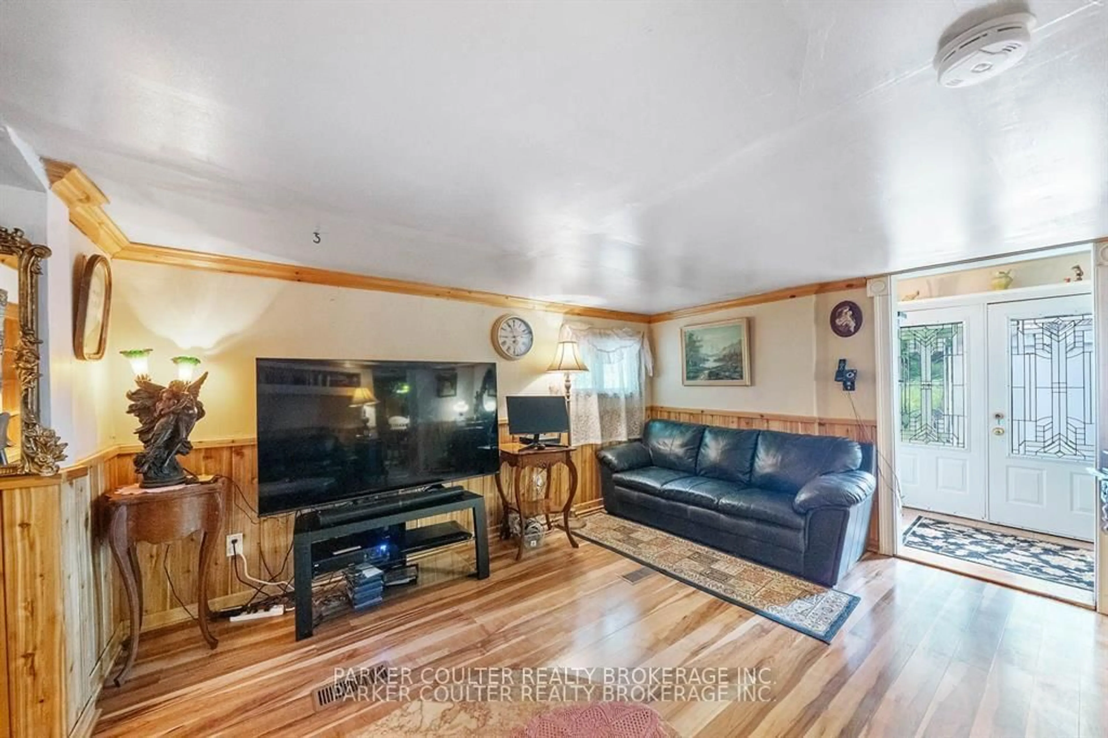 Home theater for 1291 Muskoka Rd 118, Bracebridge Ontario P1L 1W8