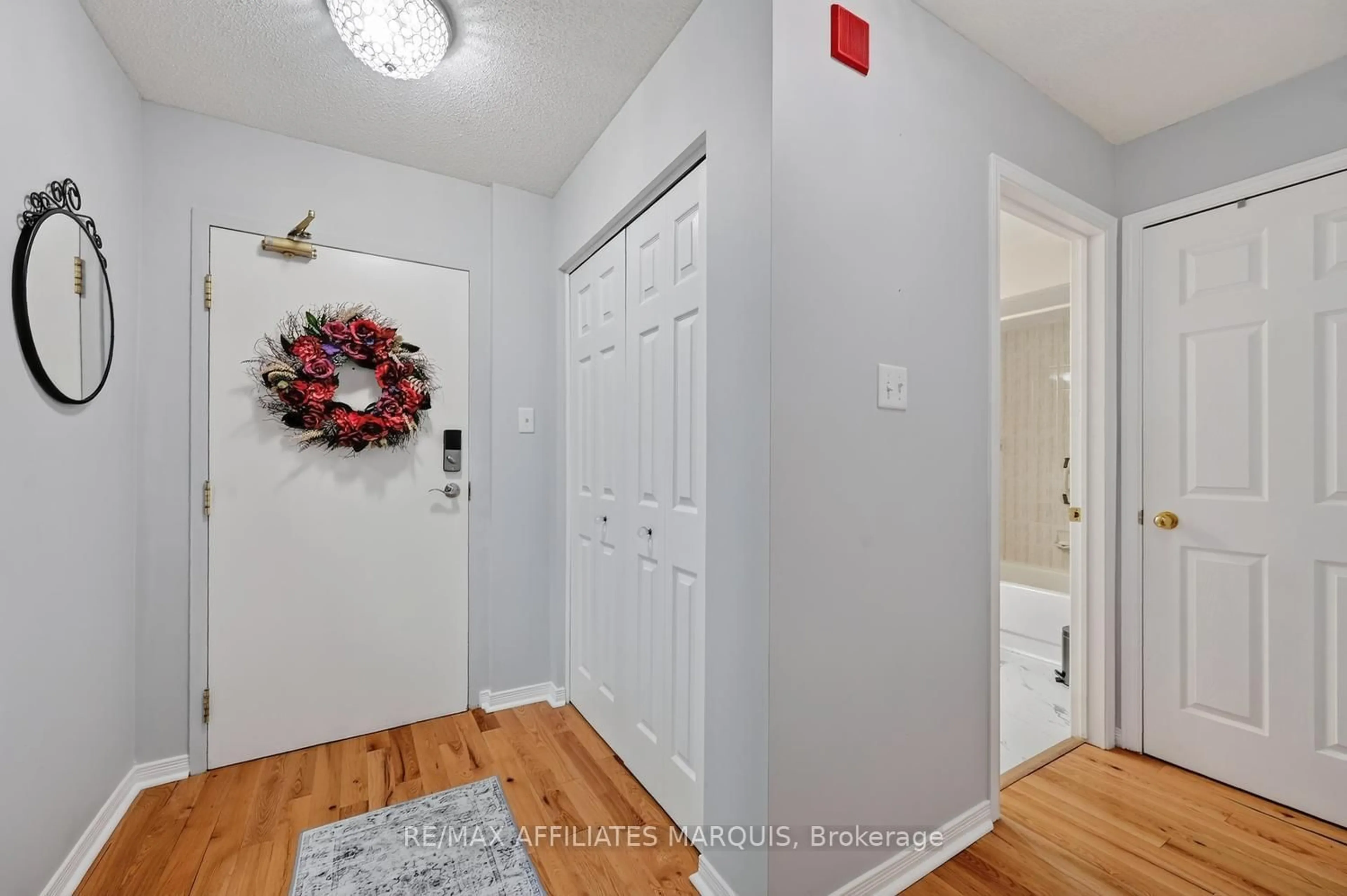 Indoor entryway for 10 Armstrong Dr #106, Smiths Falls Ontario K7A 5H8