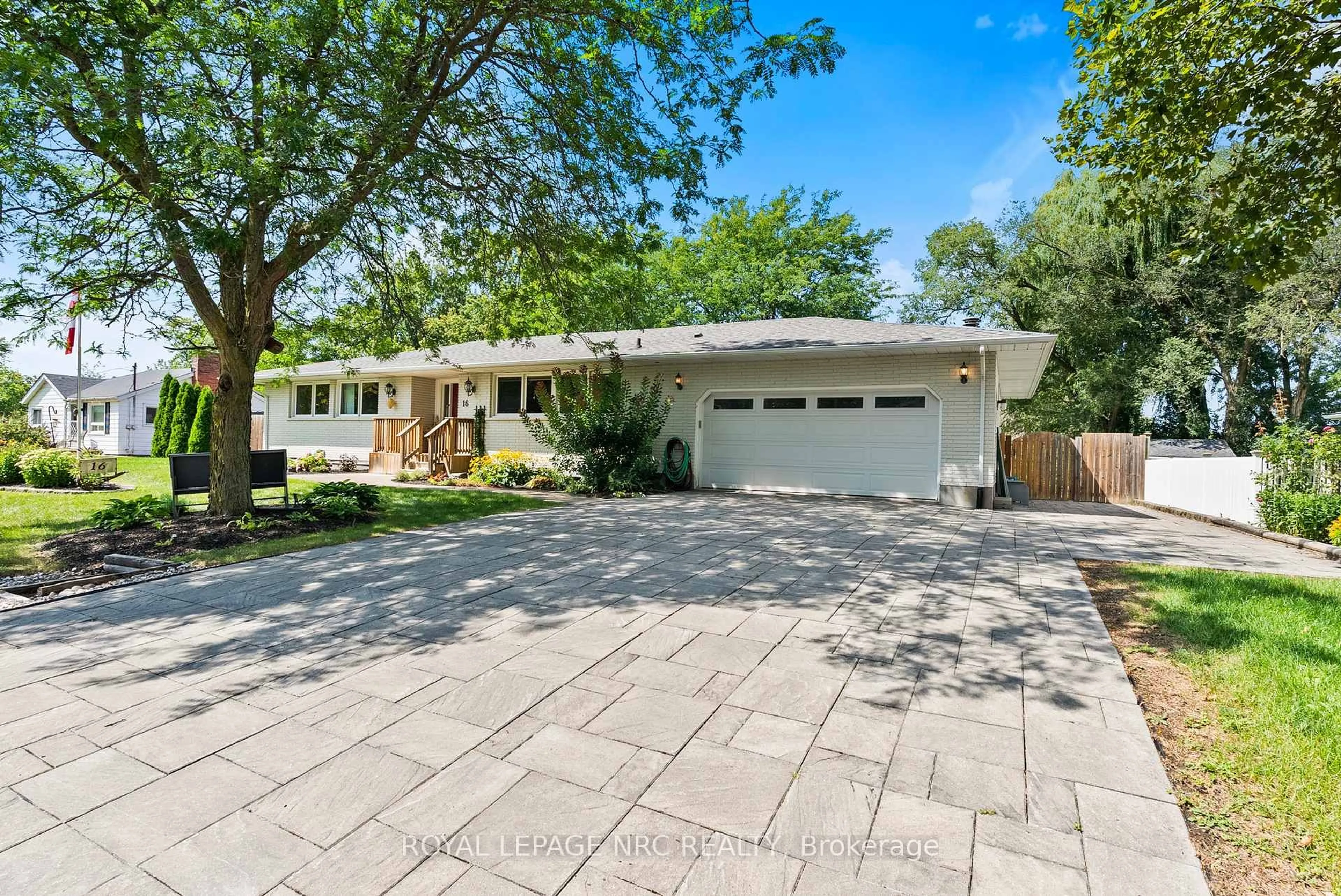 Unknown for 16 DUMFRIES St, Niagara-on-the-Lake Ontario L0S 1L0