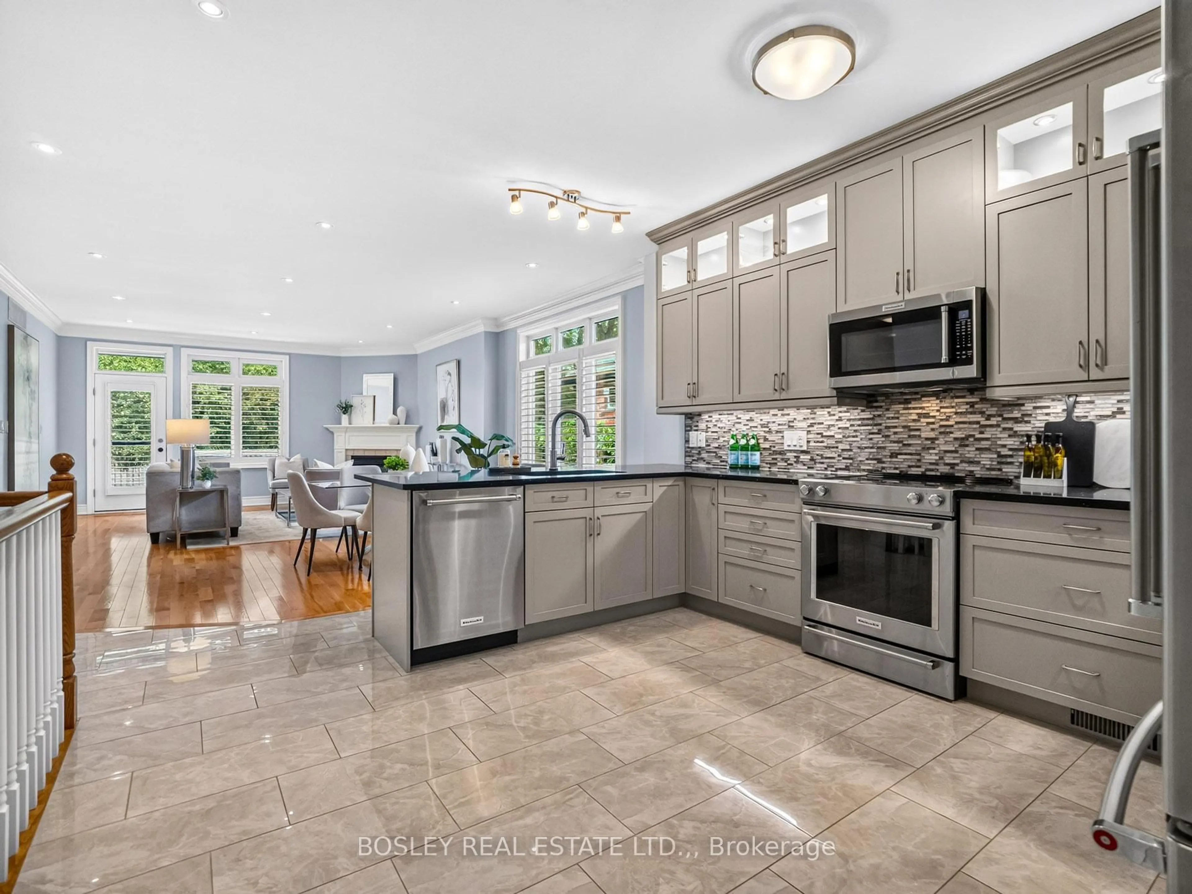 Open concept kitchen, ceramic/tile floor for 1 Emerald Common, St. Catharines Ontario L2M 0A7