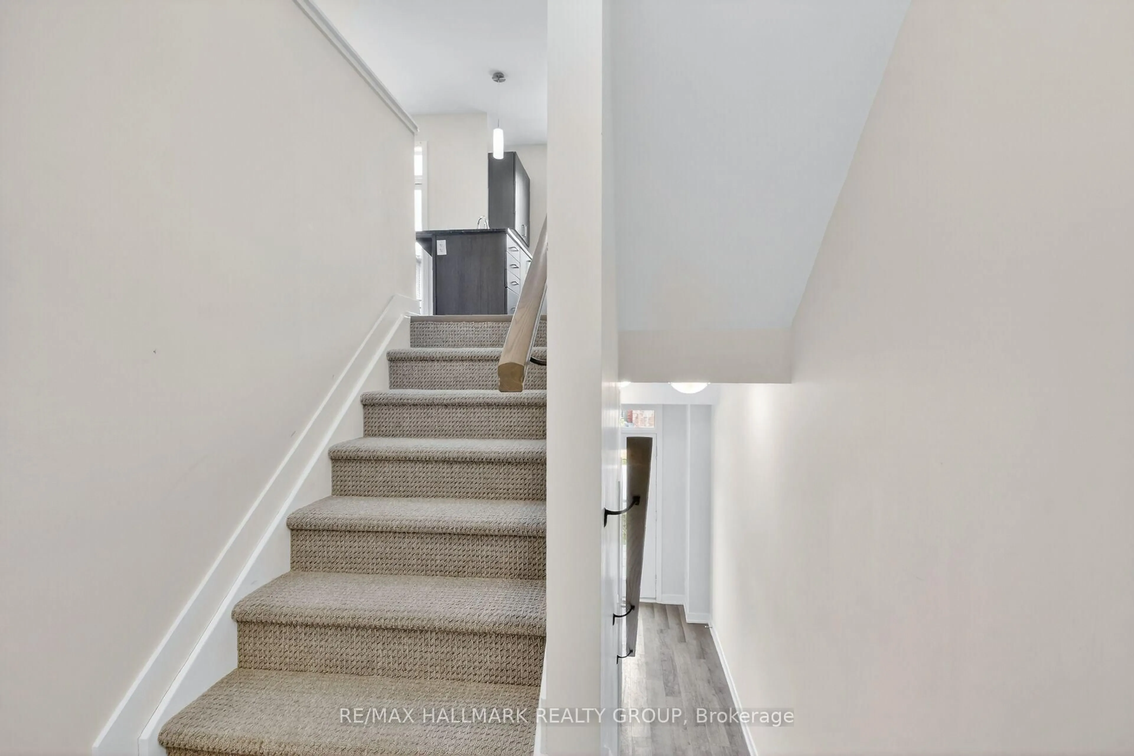 Stairs for 402 JEWELWING Private, Ottawa Ontario K1X 0M7