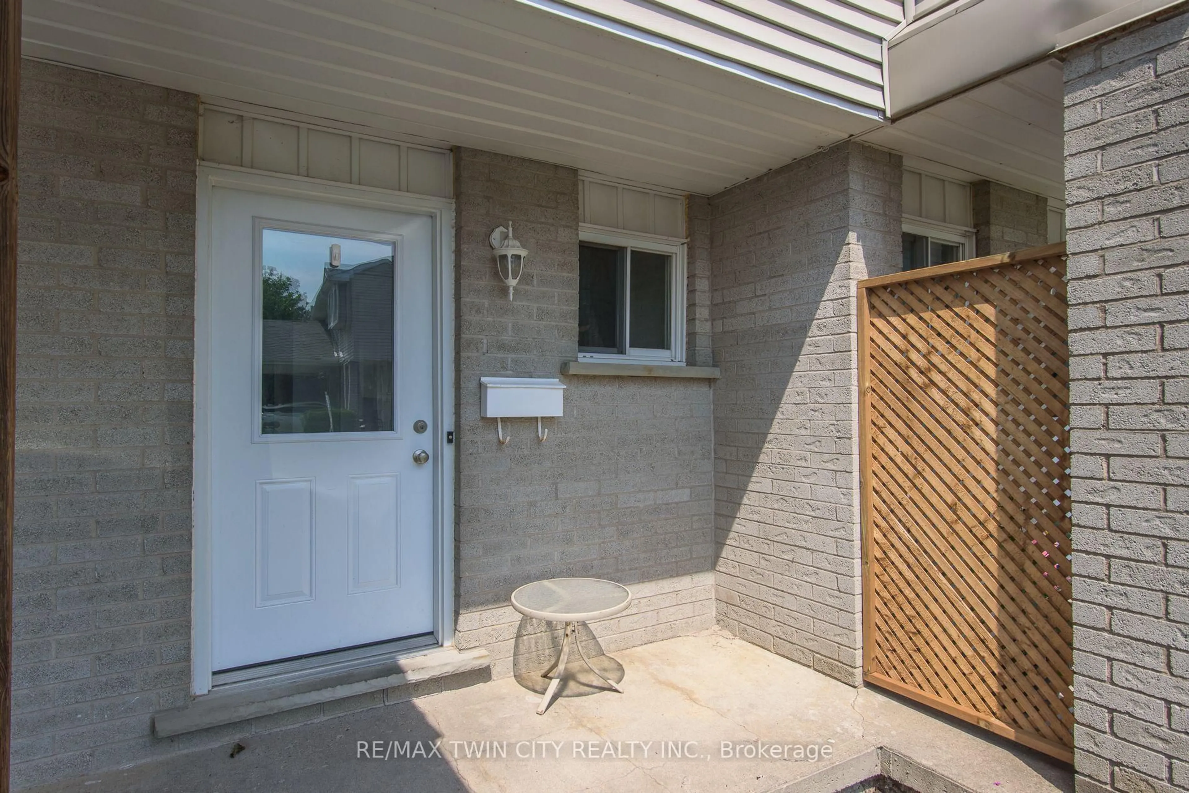 Patio, street for 125 Sekura Cres #13, Cambridge Ontario N1R 8B4