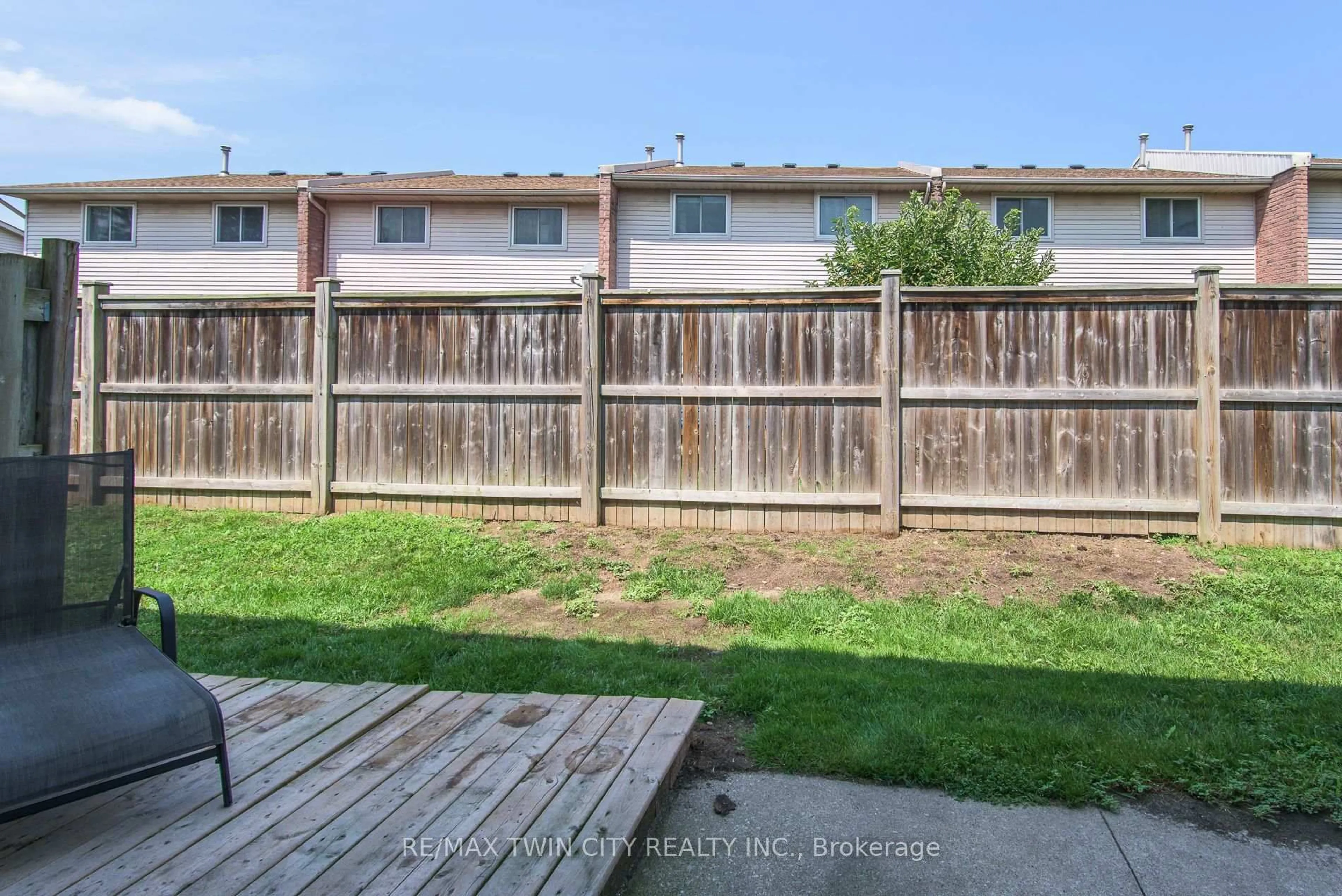 Patio, street for 125 Sekura Cres #13, Cambridge Ontario N1R 8B4