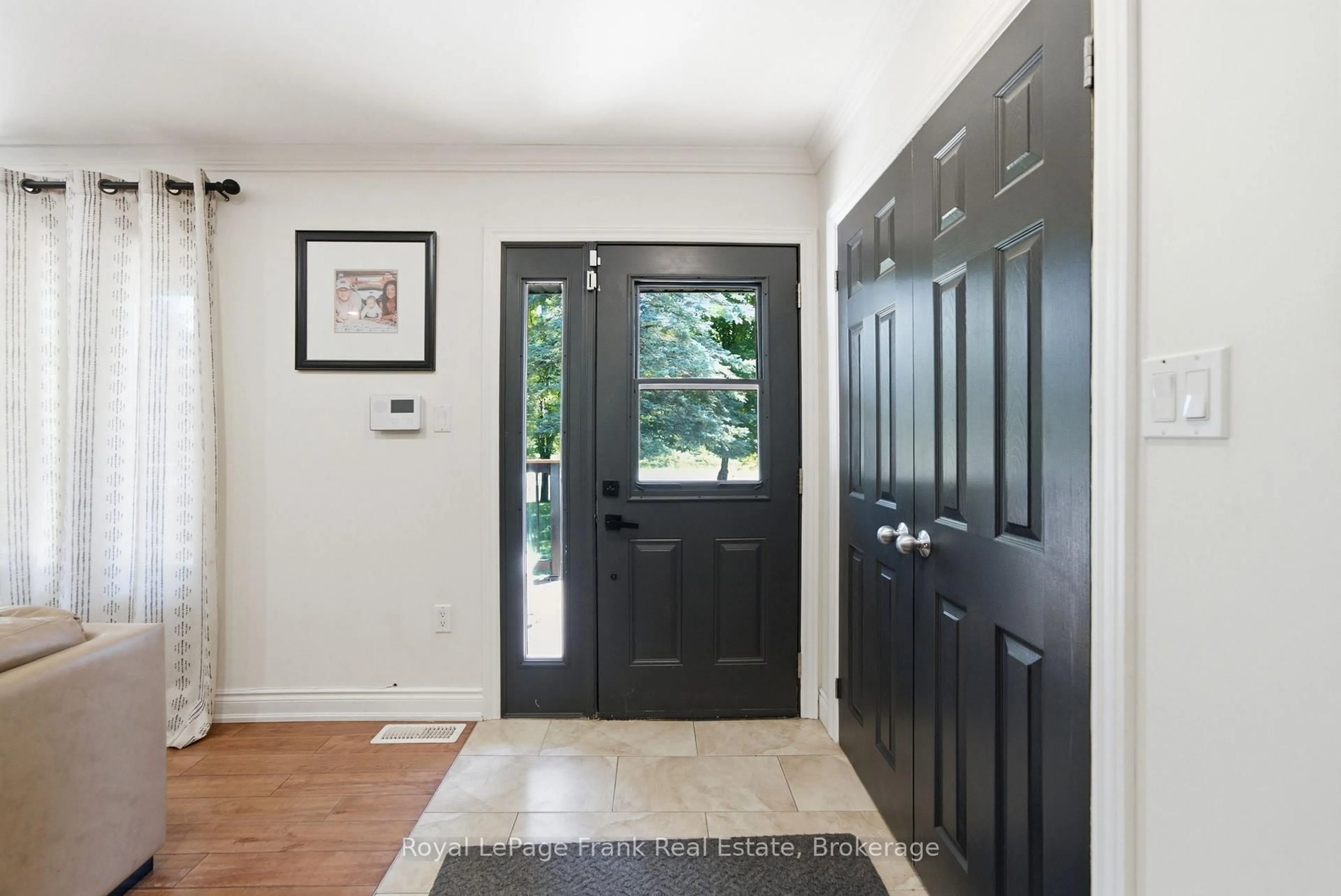 Indoor entryway for 3186 Buckhorn Rd, Selwyn Ontario K0L 2H0