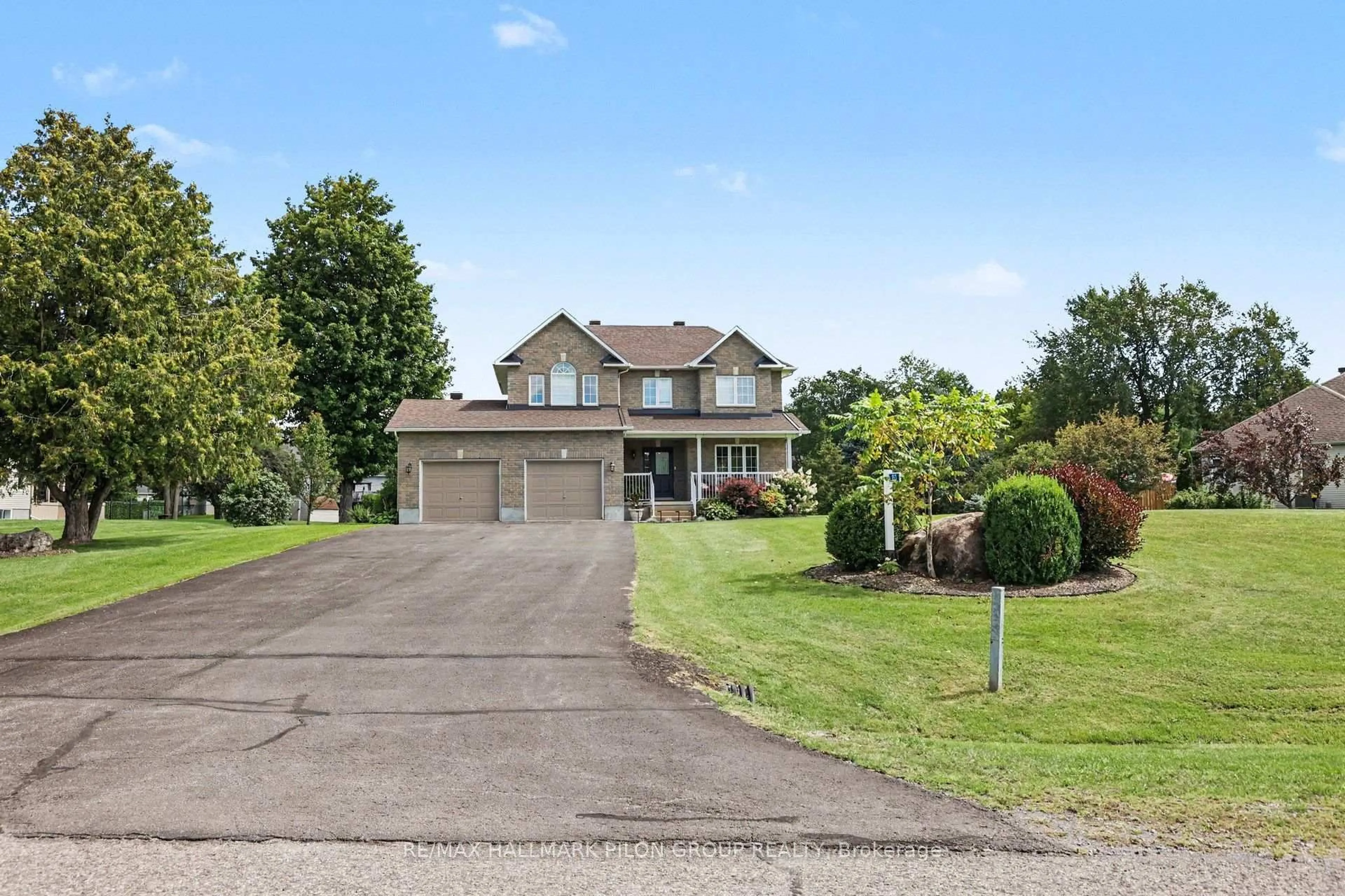 A pic from outside/outdoor area/front of a property/back of a property/a pic from drone, street for 153 Sophie St, Clarence-Rockland Ontario K4K 1K7