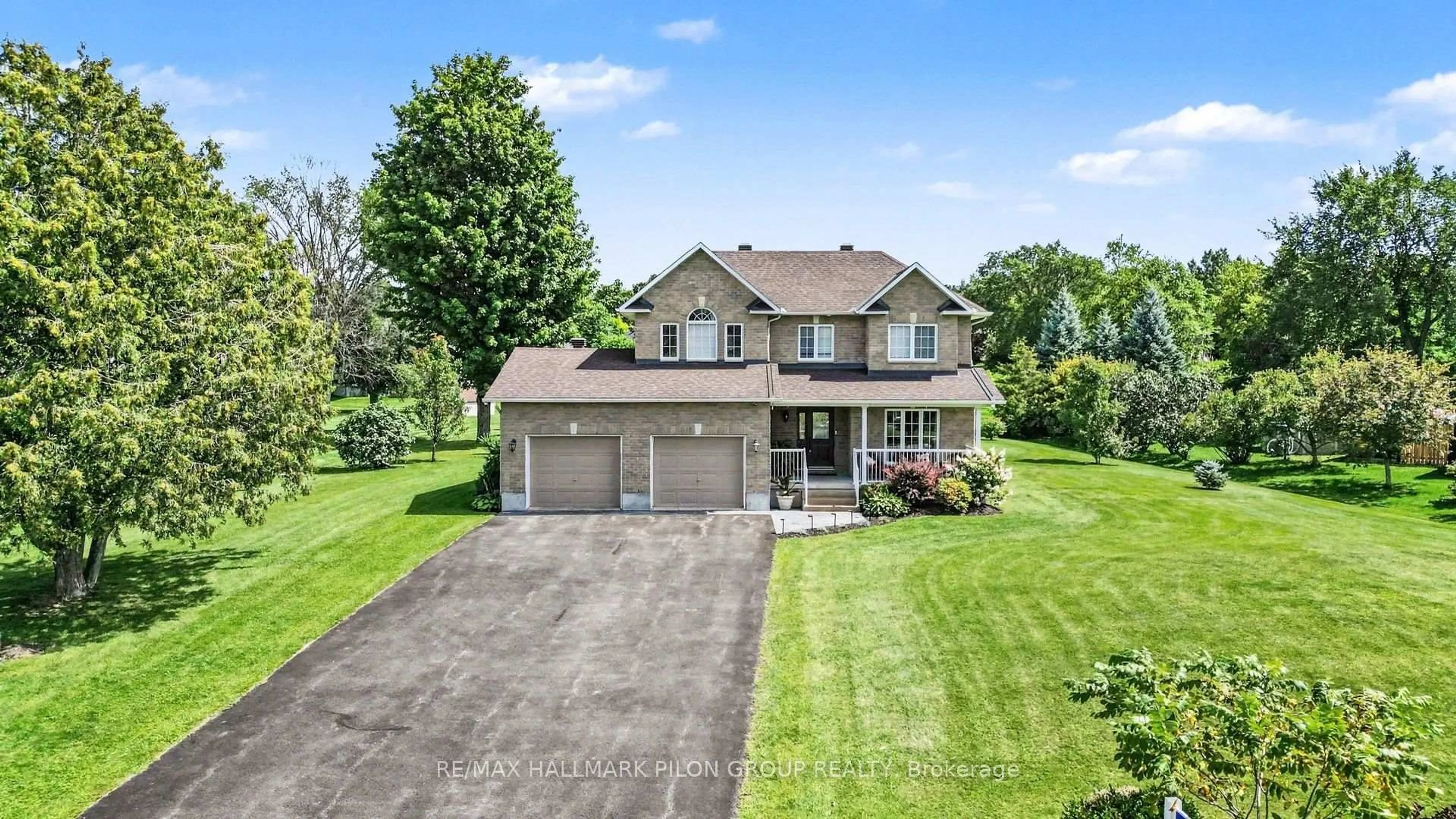 A pic from outside/outdoor area/front of a property/back of a property/a pic from drone, street for 153 Sophie St, Clarence-Rockland Ontario K4K 1K7