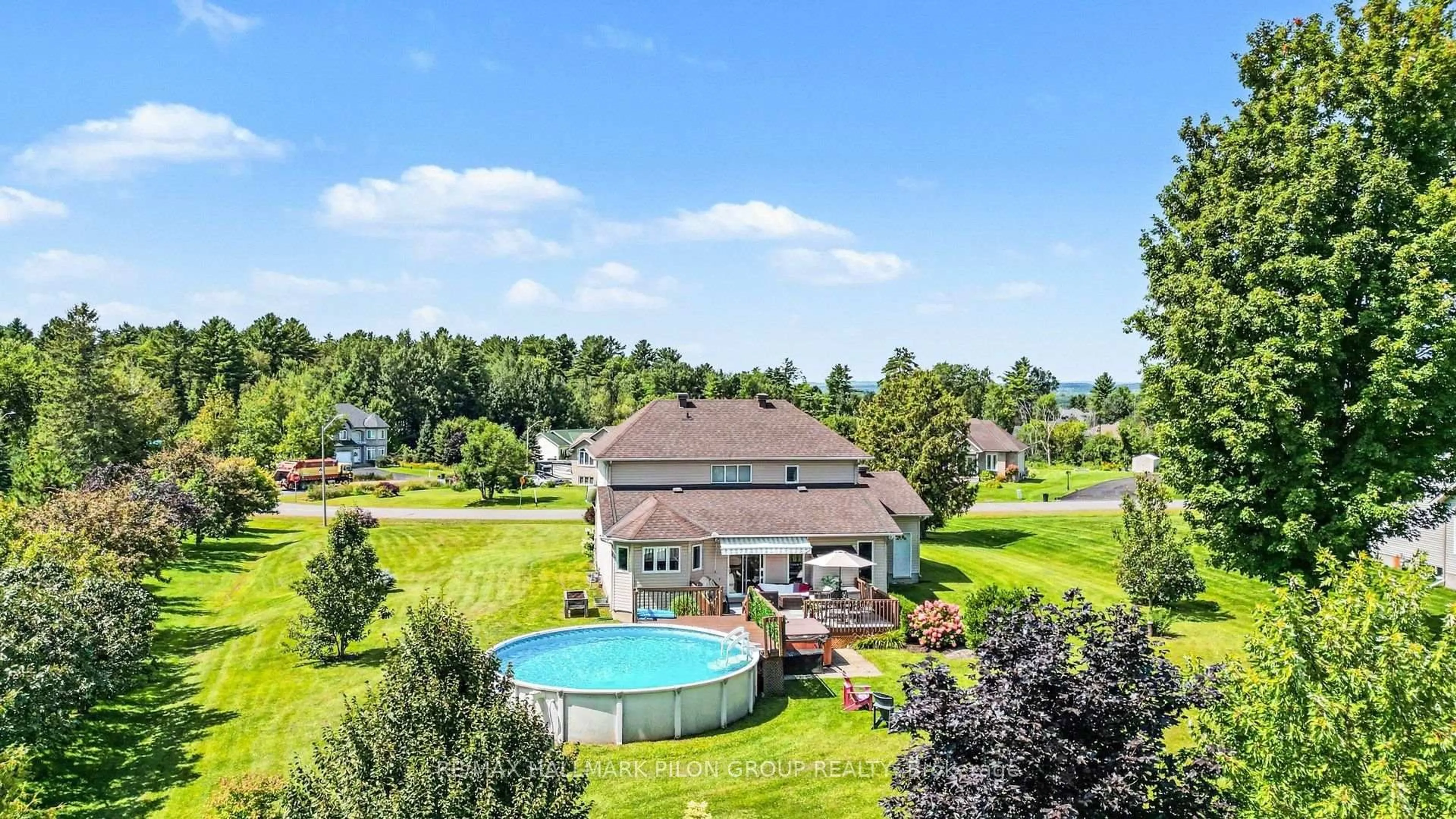 Pool for 153 Sophie St, Clarence-Rockland Ontario K4K 1K7