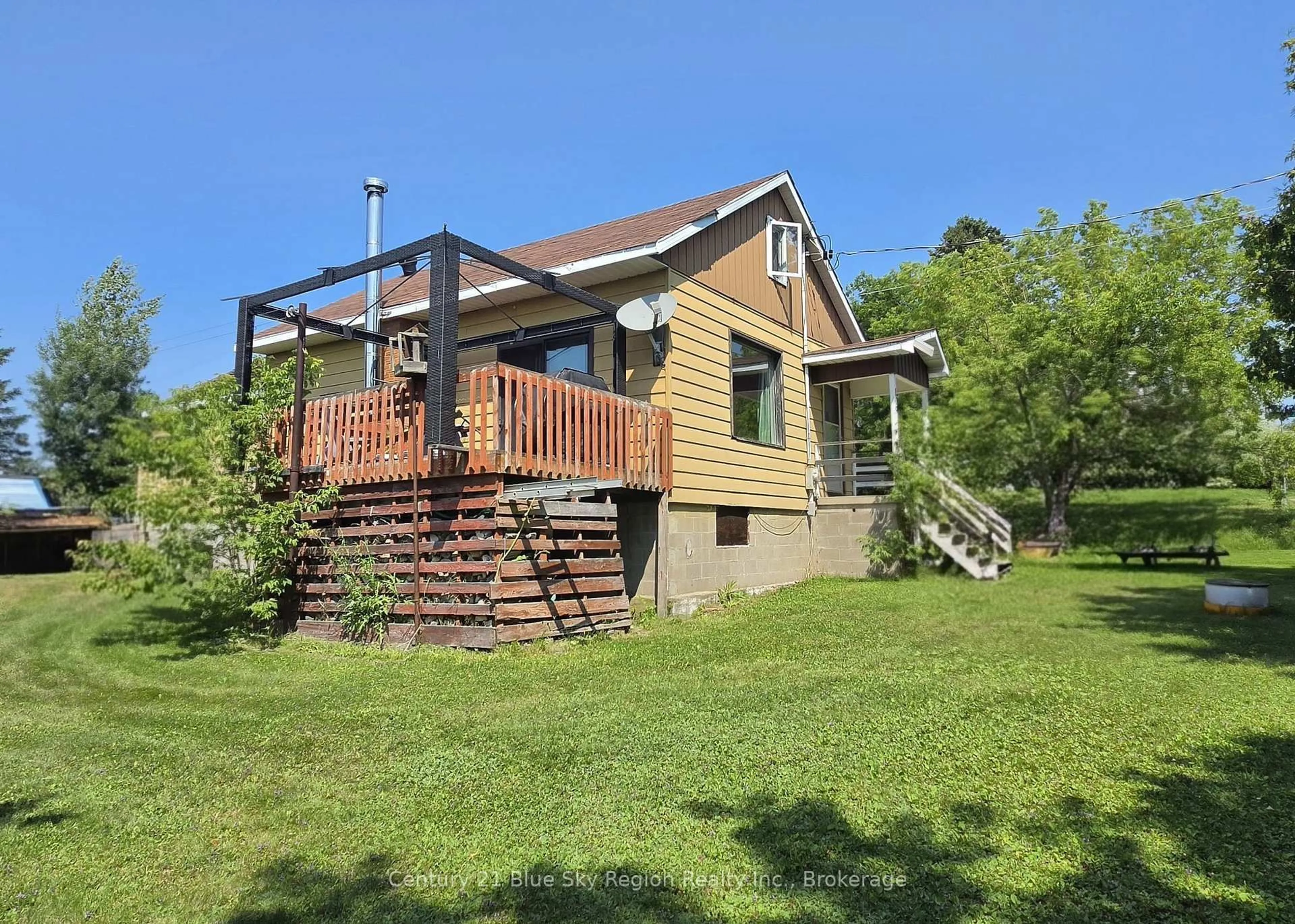 A pic from outside/outdoor area/front of a property/back of a property/a pic from drone, water/lake/river/ocean view for 109 James St, Bonfield Ontario P0H 1E0