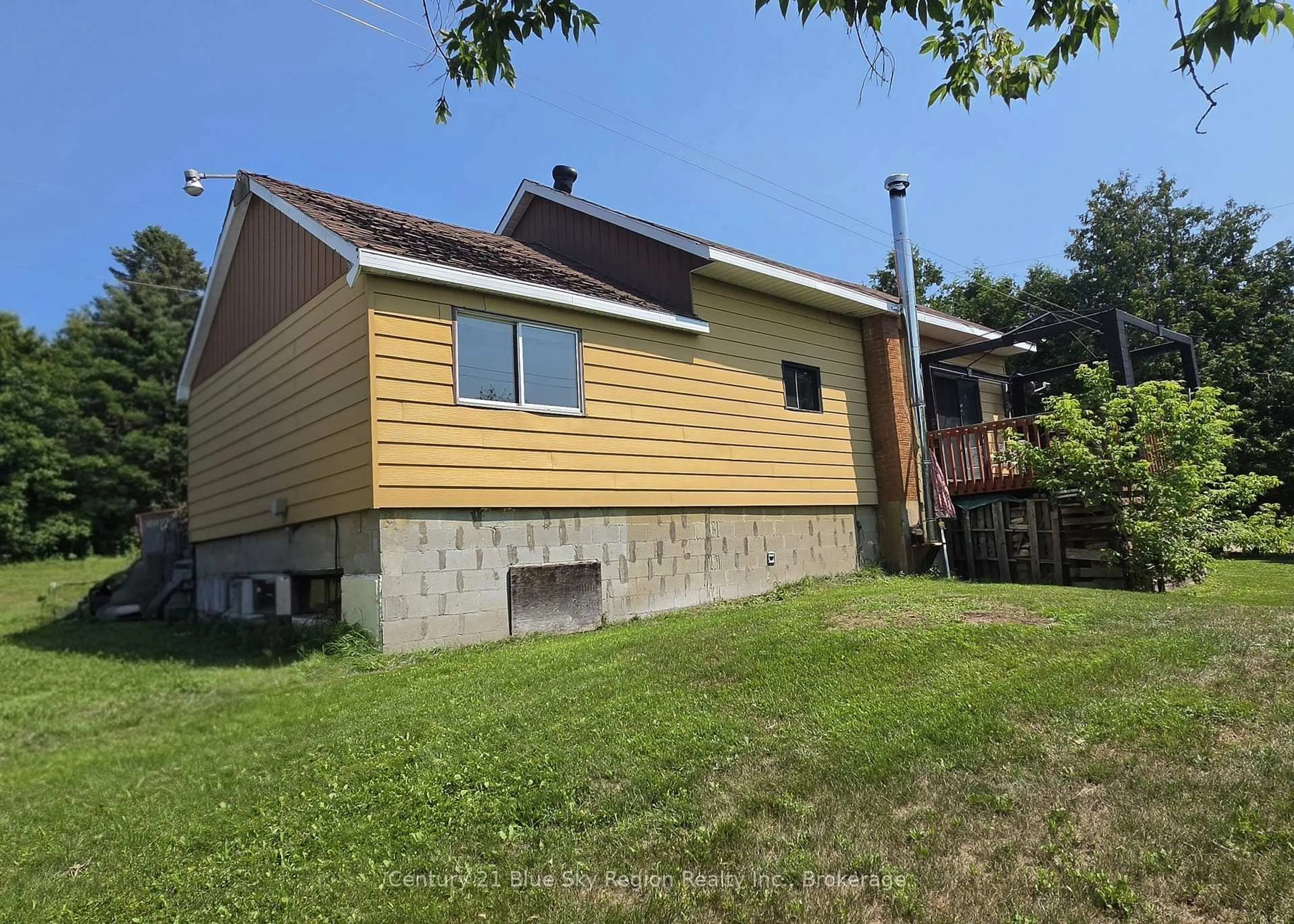 Home with vinyl exterior material, street for 109 James St, Bonfield Ontario P0H 1E0