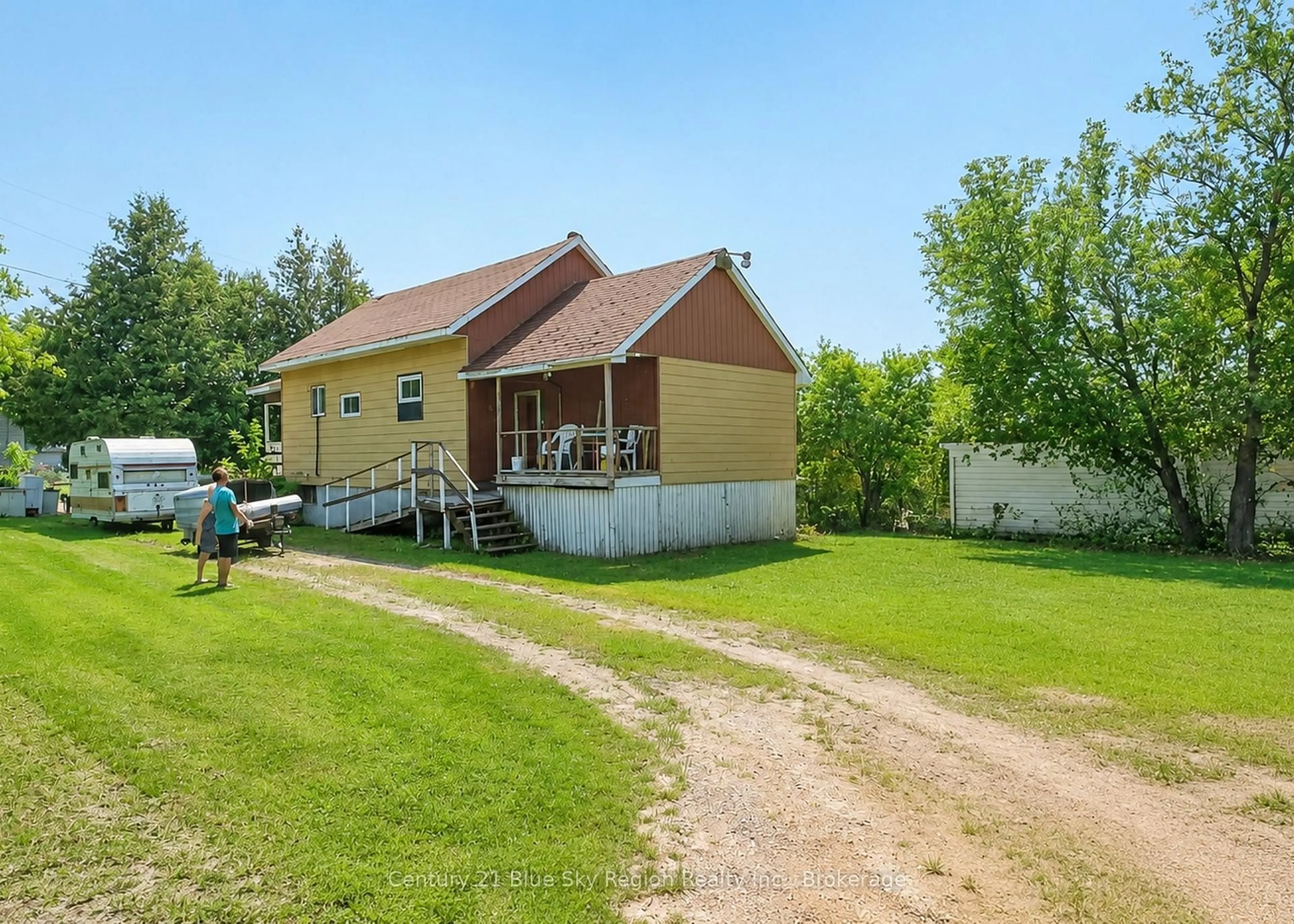 A pic from outside/outdoor area/front of a property/back of a property/a pic from drone, unknown for 109 James St, Bonfield Ontario P0H 1E0