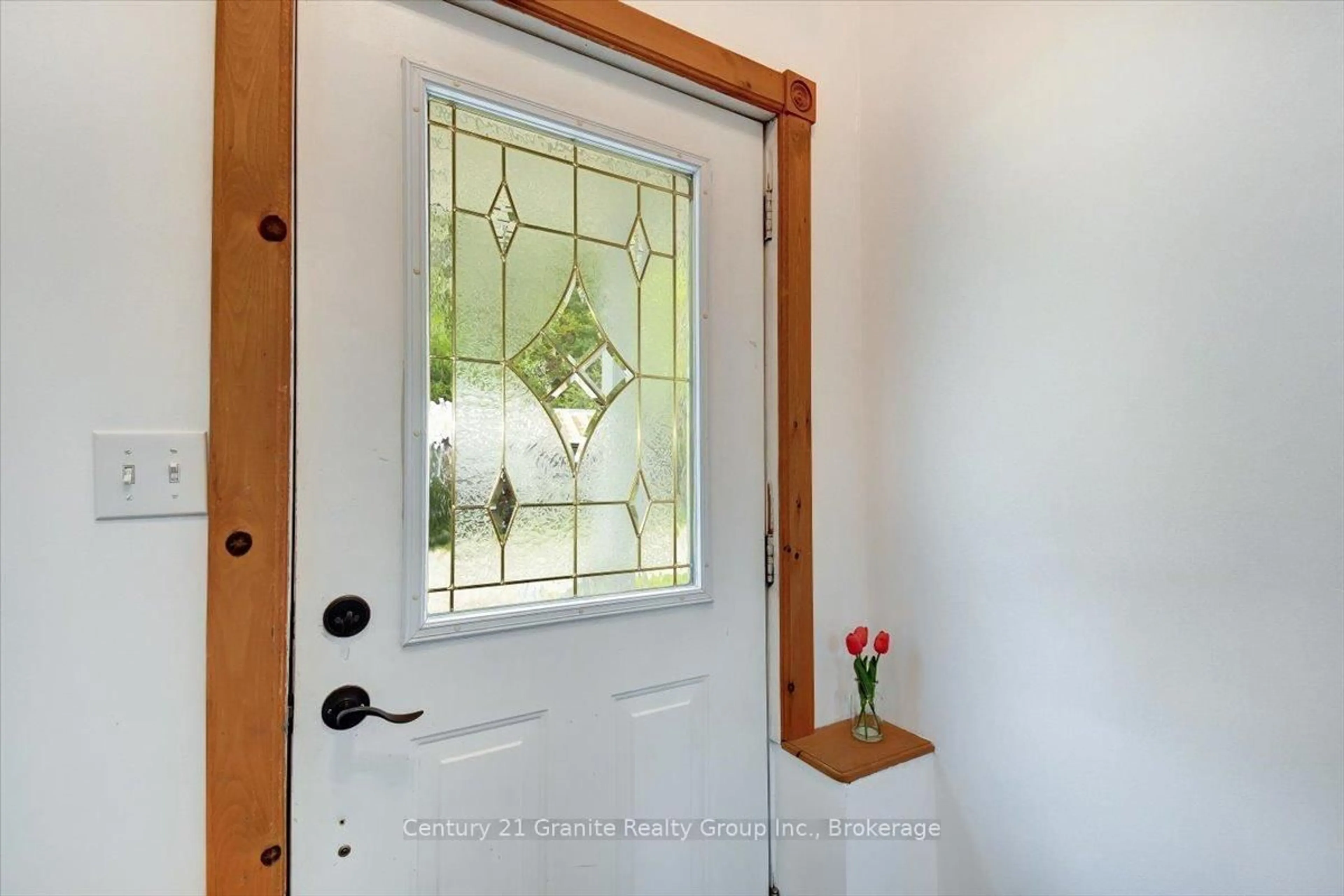 Indoor entryway for 66 Hastings St, Bancroft Ontario K0L 1C0