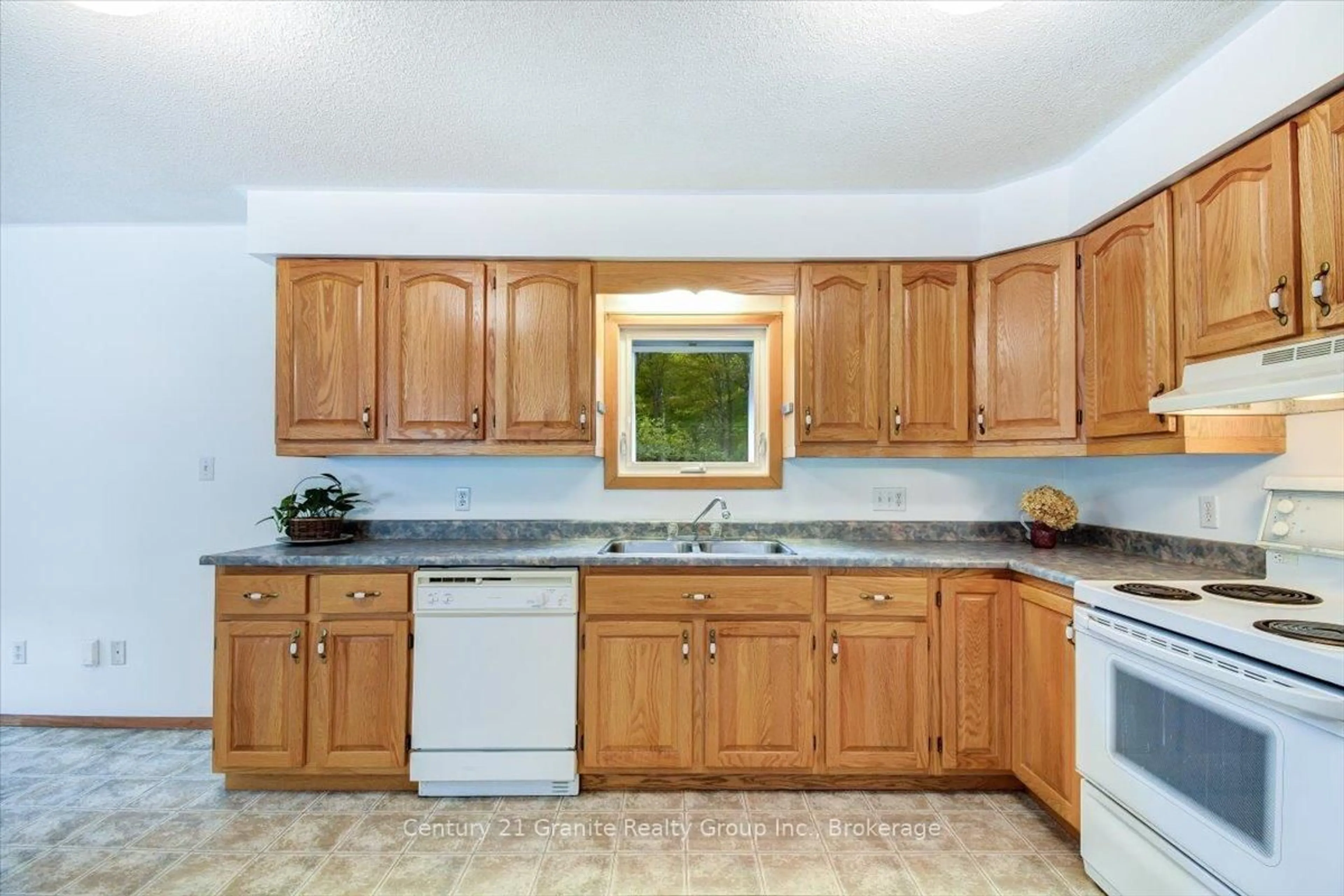 Standard kitchen, ceramic/tile floor for 66 Hastings St, Bancroft Ontario K0L 1C0