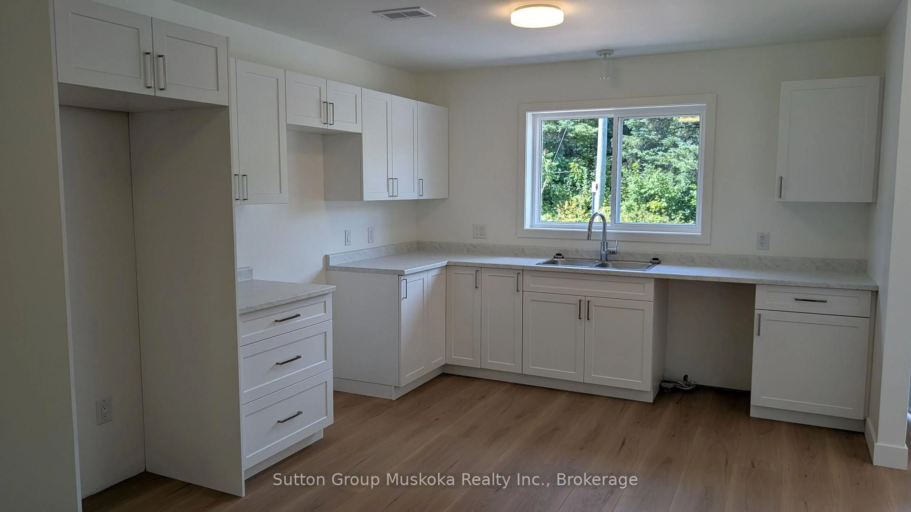 Standard kitchen, unknown for 79 Chaffey Township Rd, Huntsville Ontario P1H 1C8