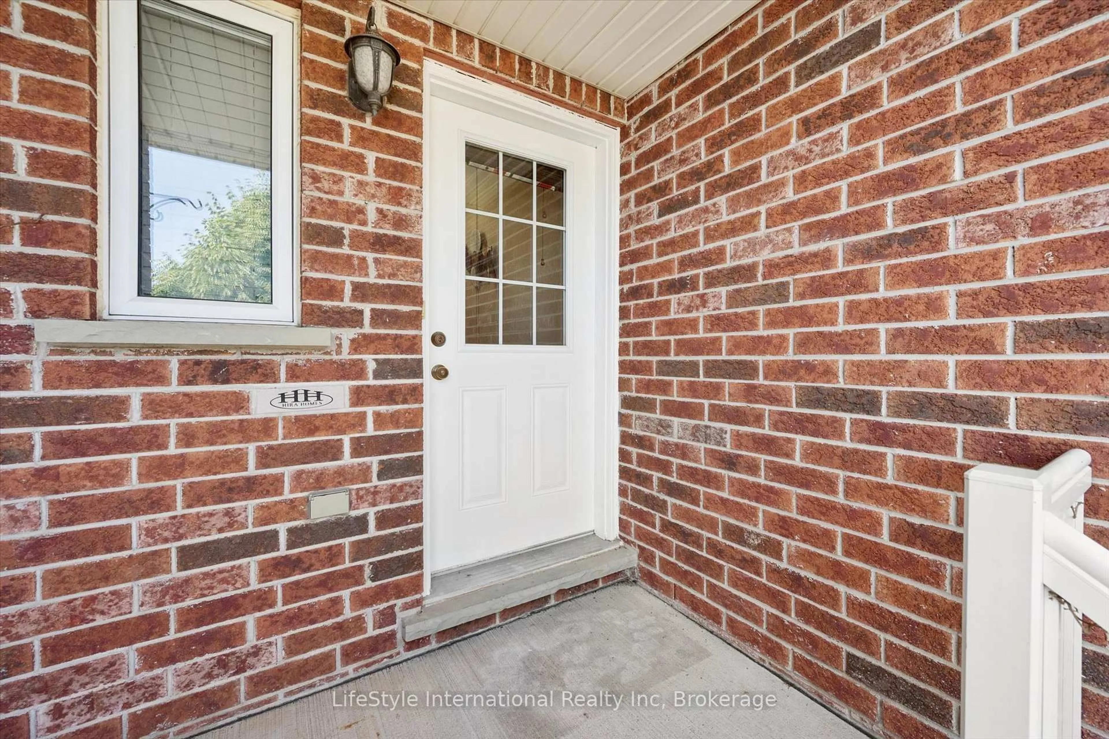 Indoor entryway for 47 HASLER Cres, Guelph Ontario N1L 1A2