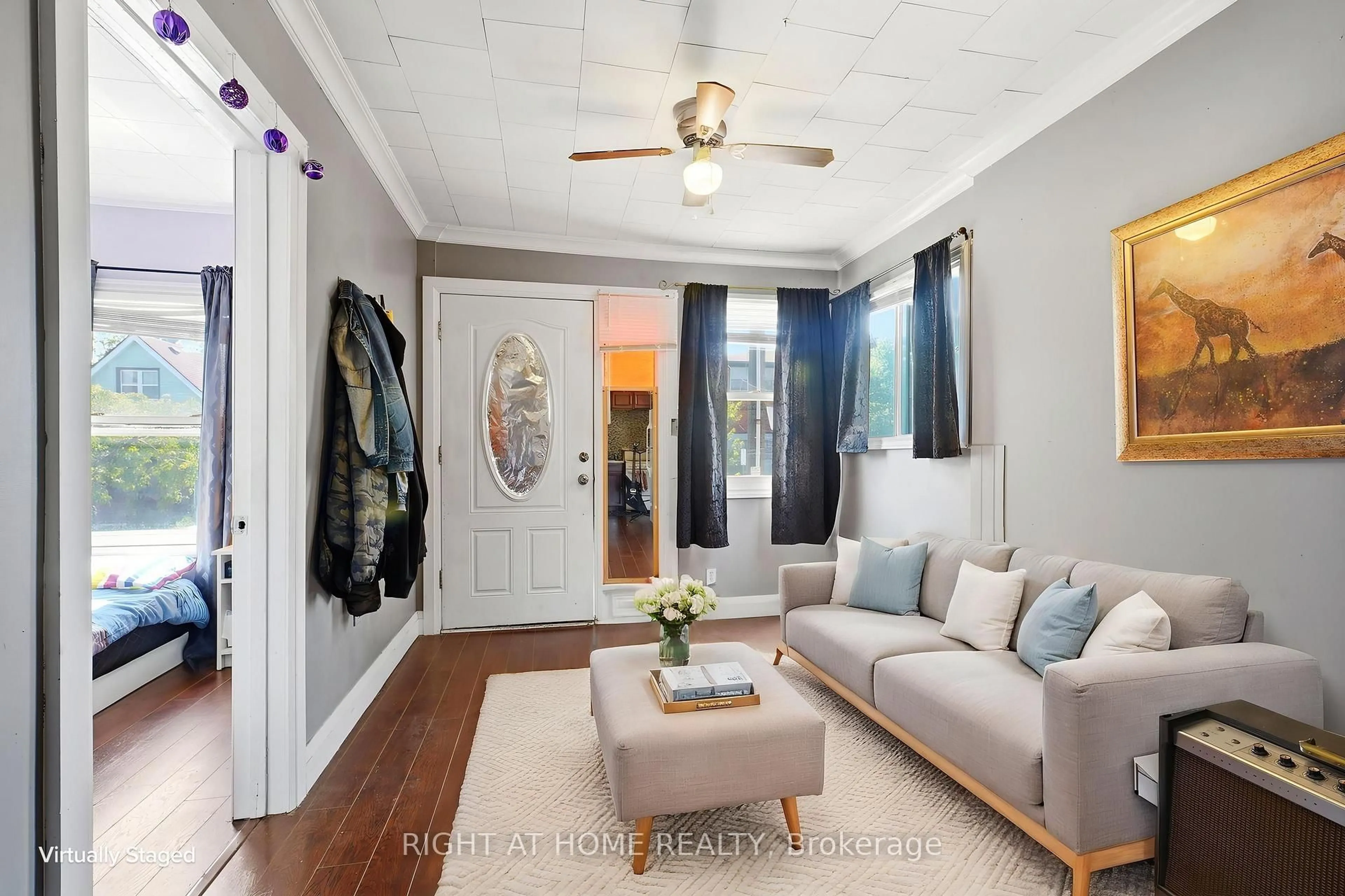 Living room with furniture, unknown for 123 Crosthwaite Ave, Hamilton Ontario L8H 4V4