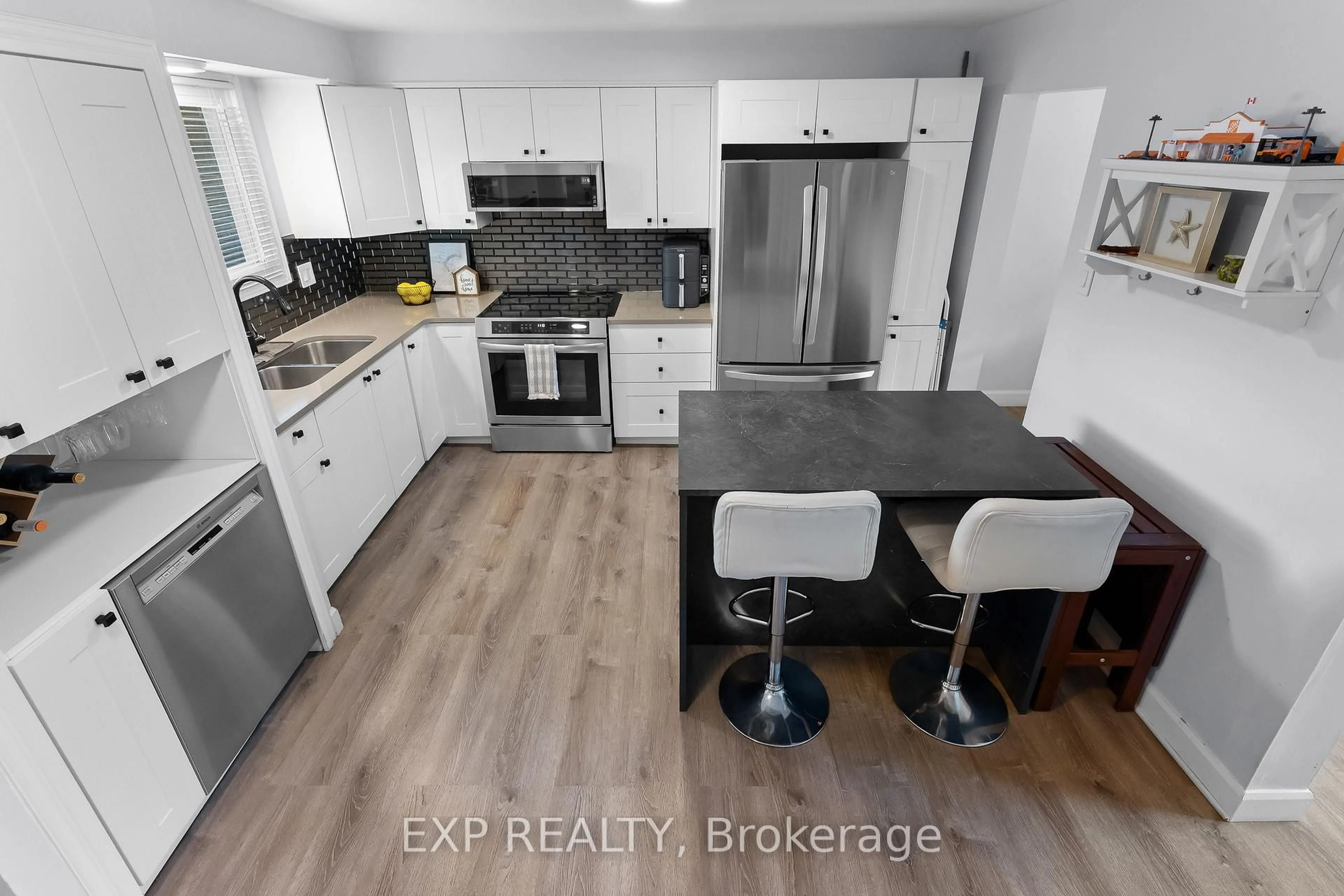 Open concept kitchen, ceramic/tile floor for 3322 Addison Ave #10, Niagara Falls Ontario L2J 3L1