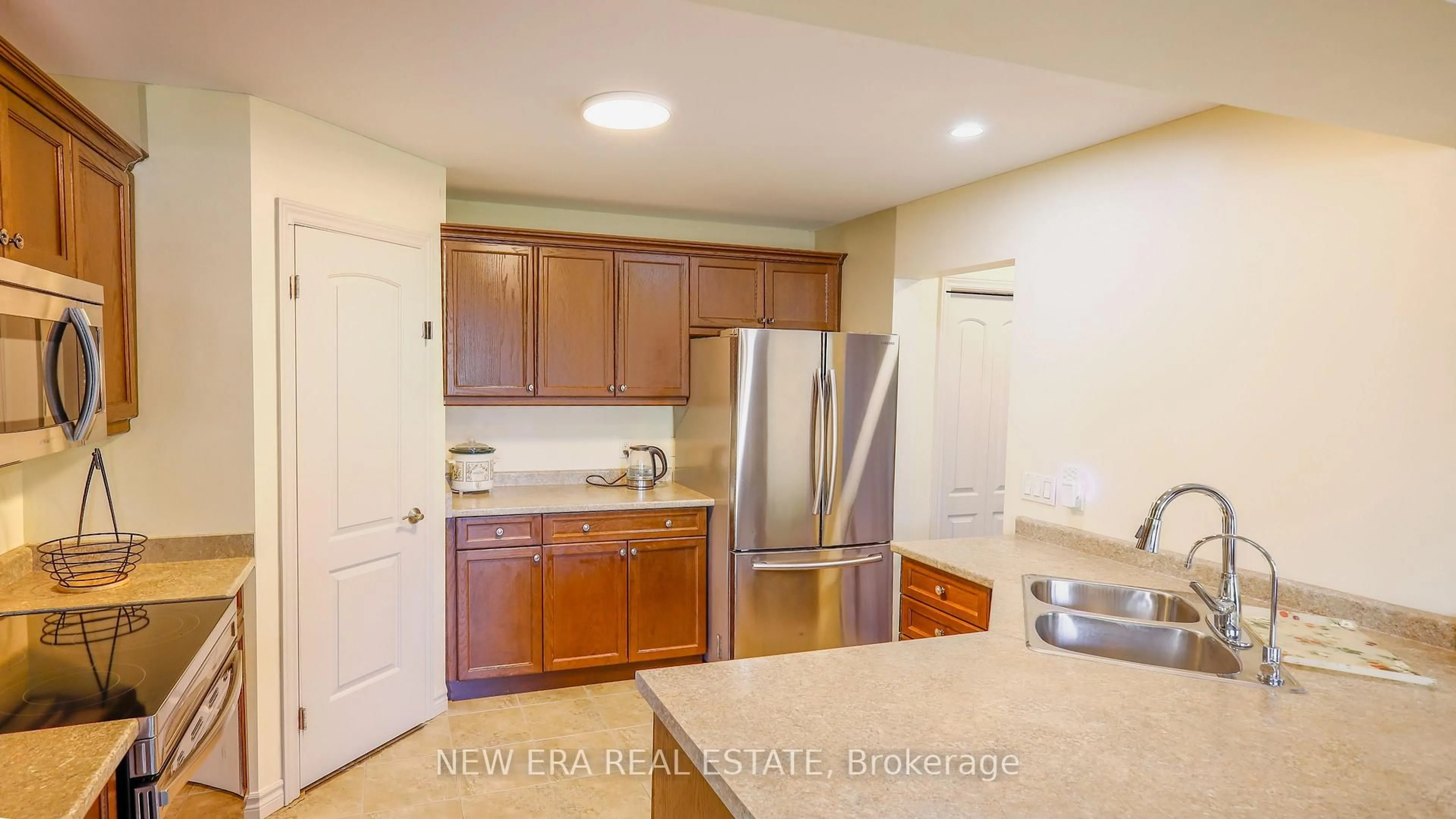 Standard kitchen, unknown for 932 Grenfell Dr, London North Ontario N5X 4R8