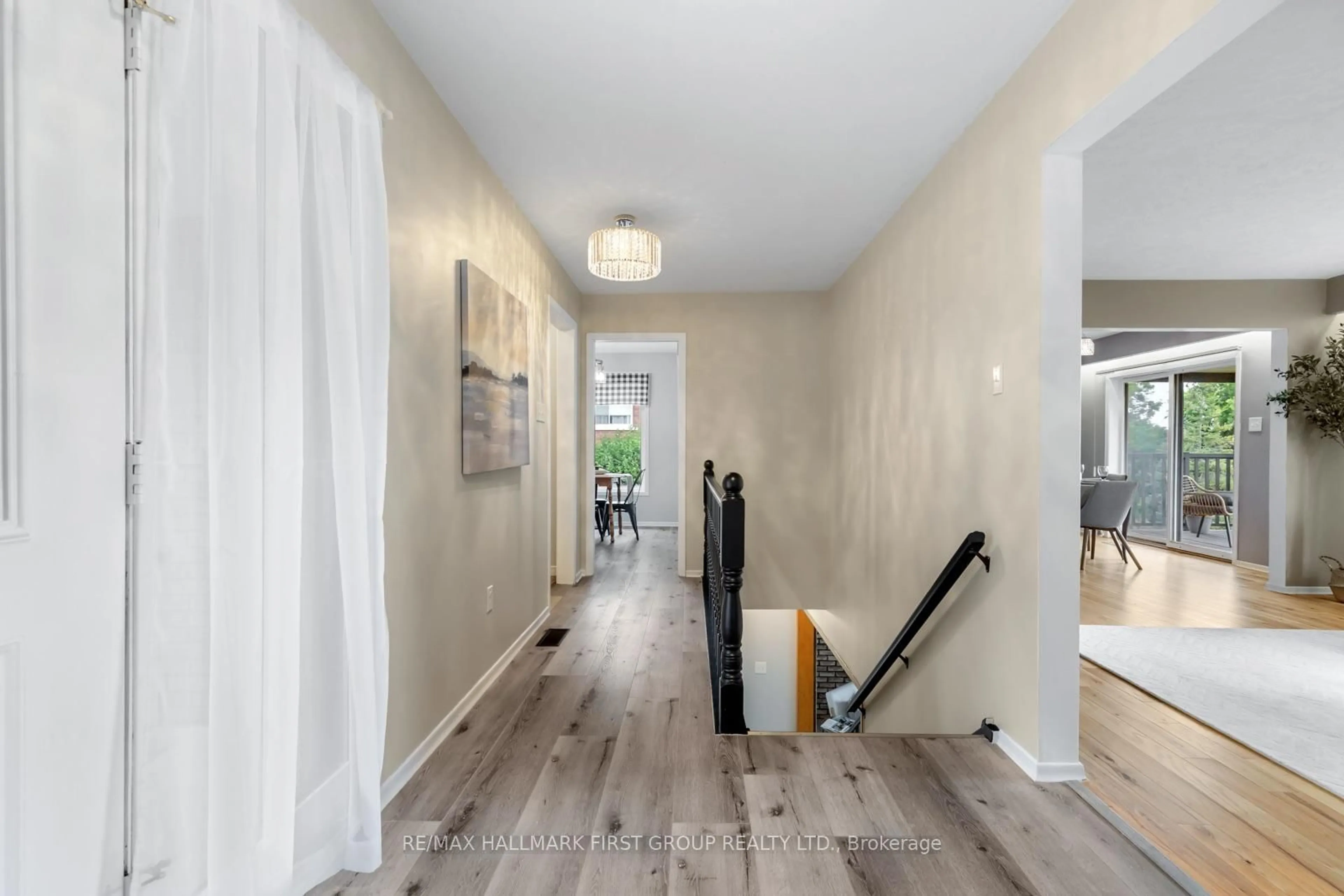 Indoor entryway for 1551 Cherryhill Rd, Peterborough Ontario K9K 1A7