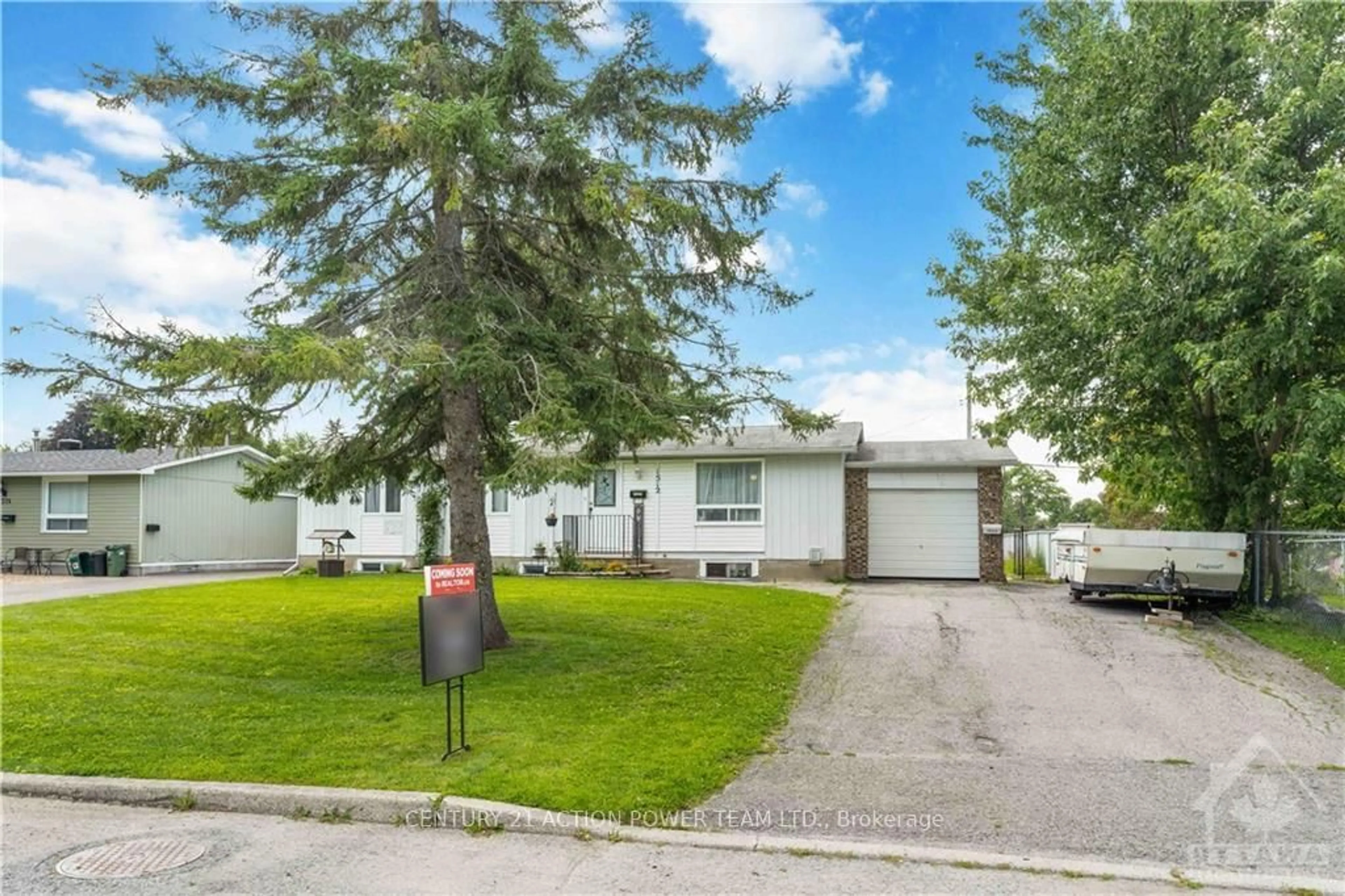 Home with vinyl exterior material, street for 1512 BLACKHEATH St, Ottawa Ontario K1E 1K7