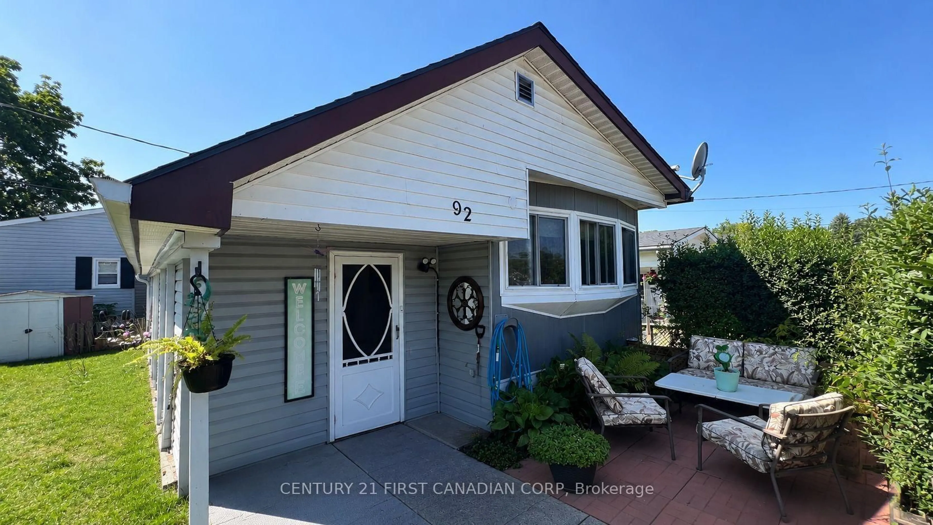 Home with vinyl exterior material, street for 198 SPRINGBANK Dr #92, London South Ontario N6J 1G1