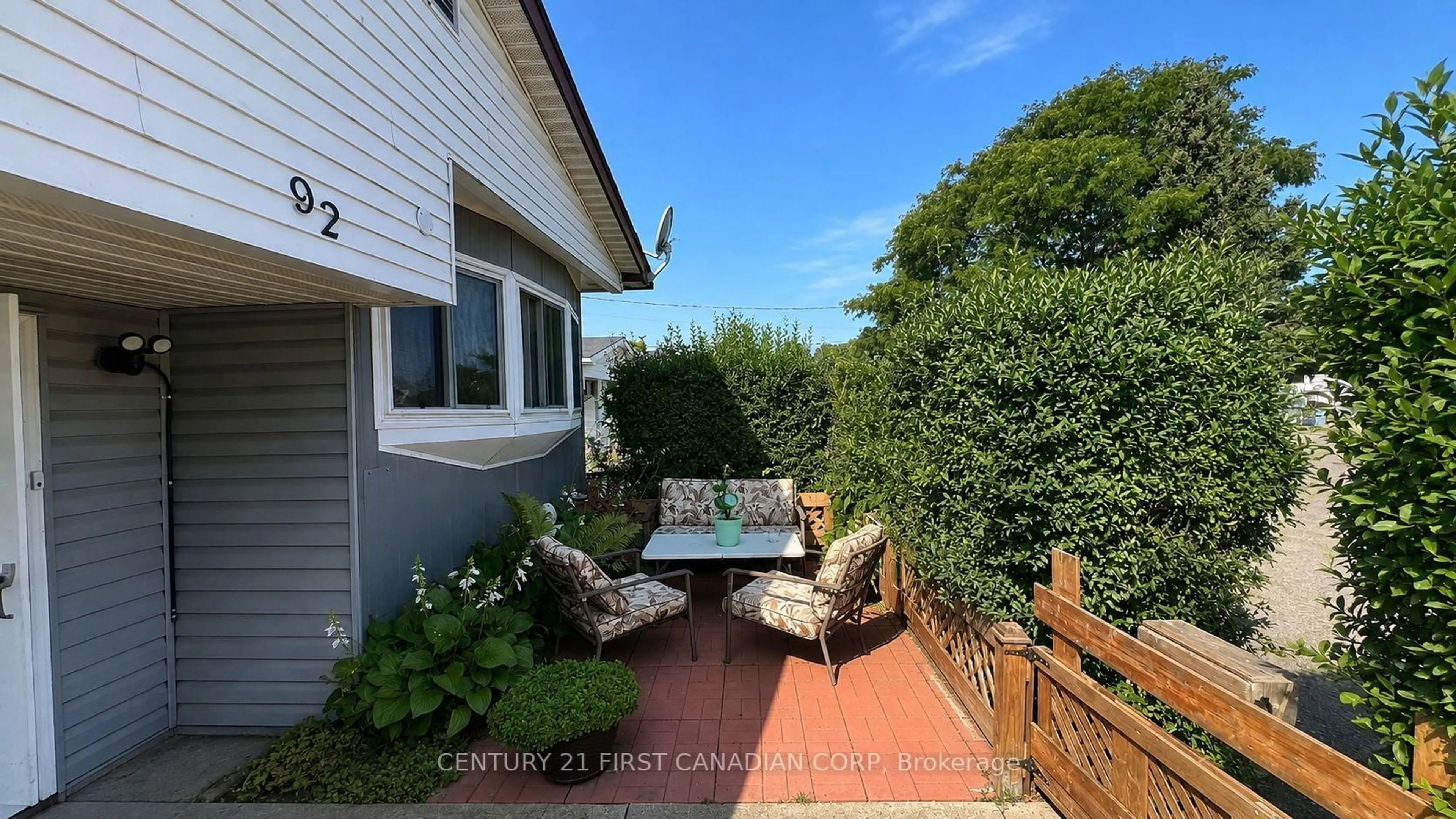 Patio, street for 198 SPRINGBANK Dr #92, London South Ontario N6J 1G1