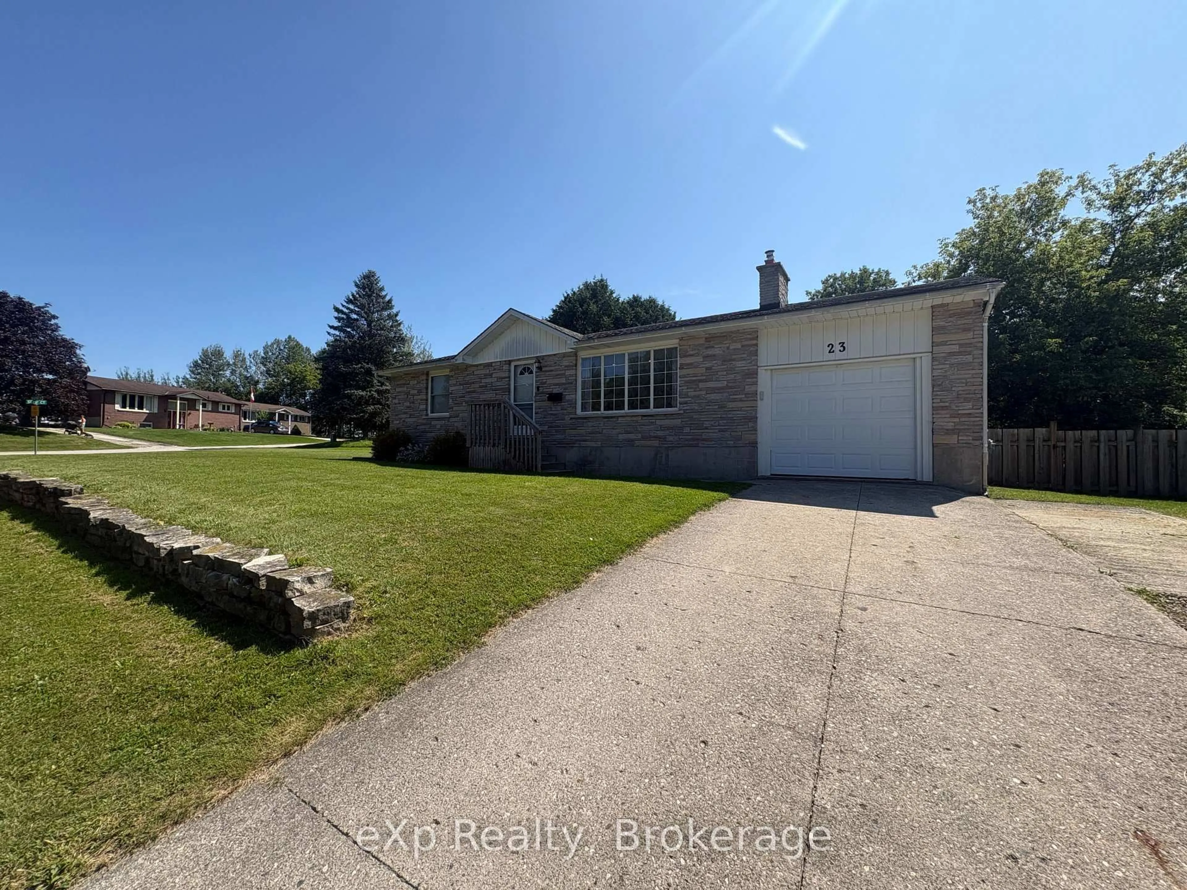 A pic from outside/outdoor area/front of a property/back of a property/a pic from drone, street for 23 Valleyside Dr, Brockton Ontario N0G 2V0