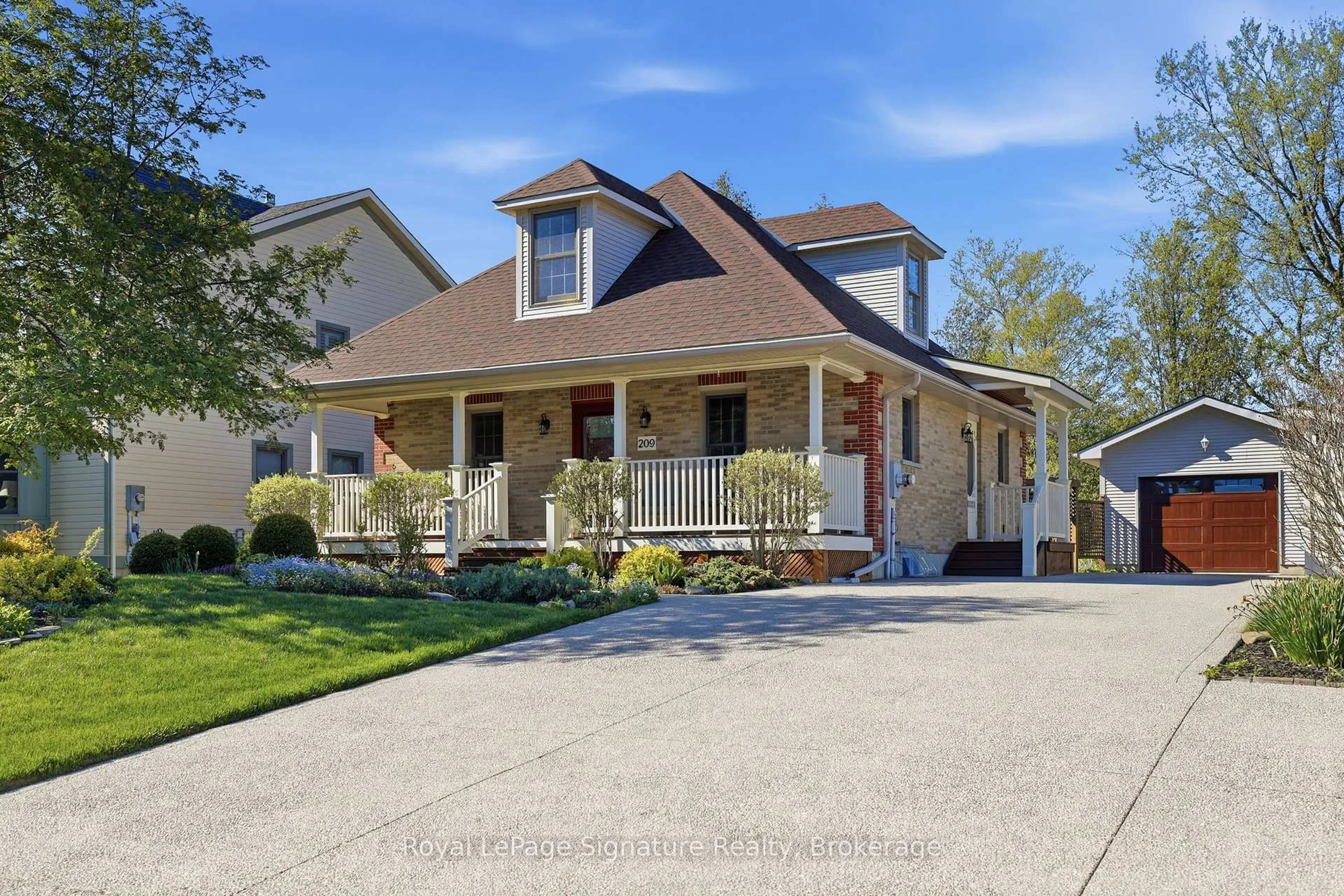Home with vinyl exterior material, street for 209 Summerhill Rd, Saugeen Shores Ontario N0H 2L0