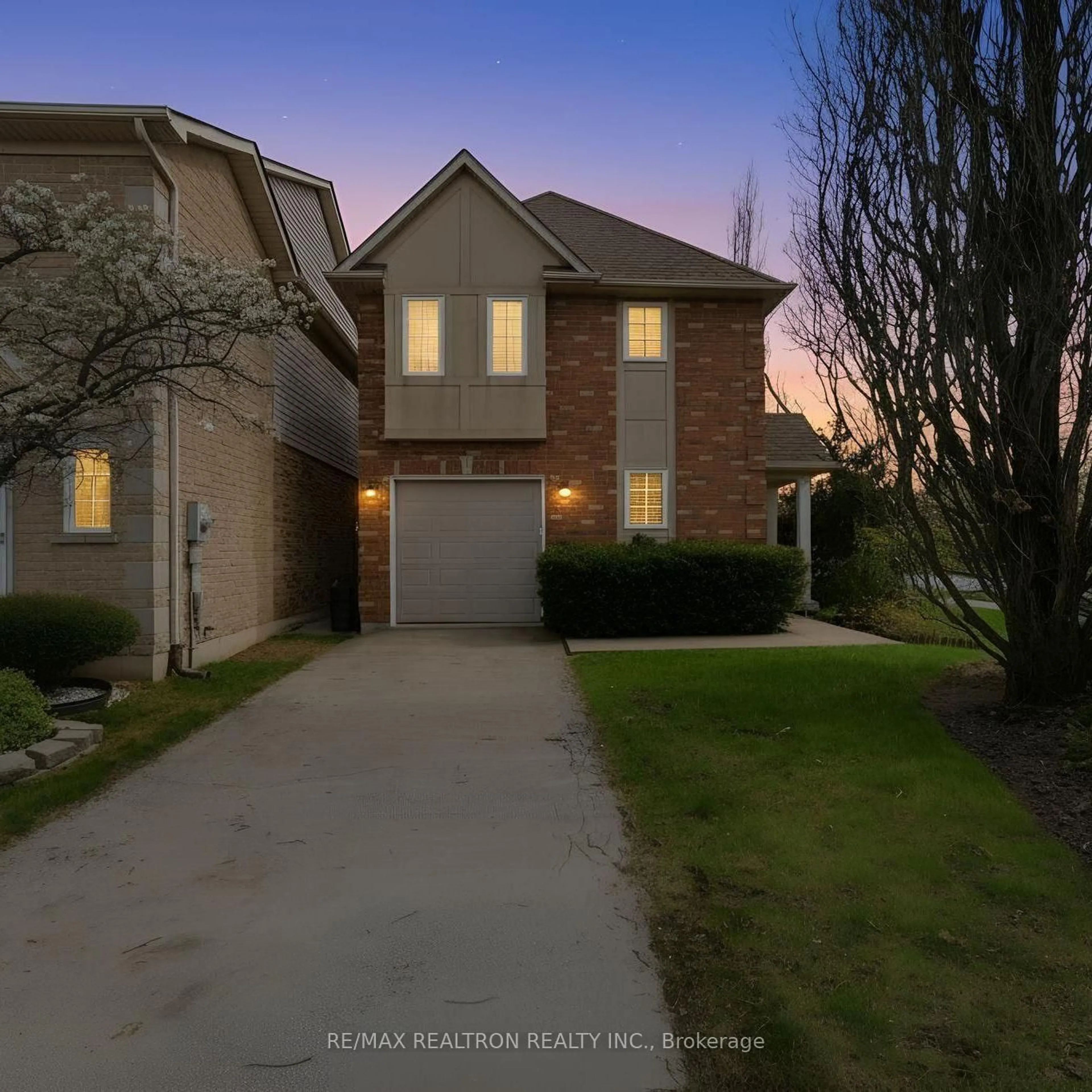 Home with brick exterior material, street for 876 GOLF LINKS Rd #1, Hamilton Ontario L9K 1M7