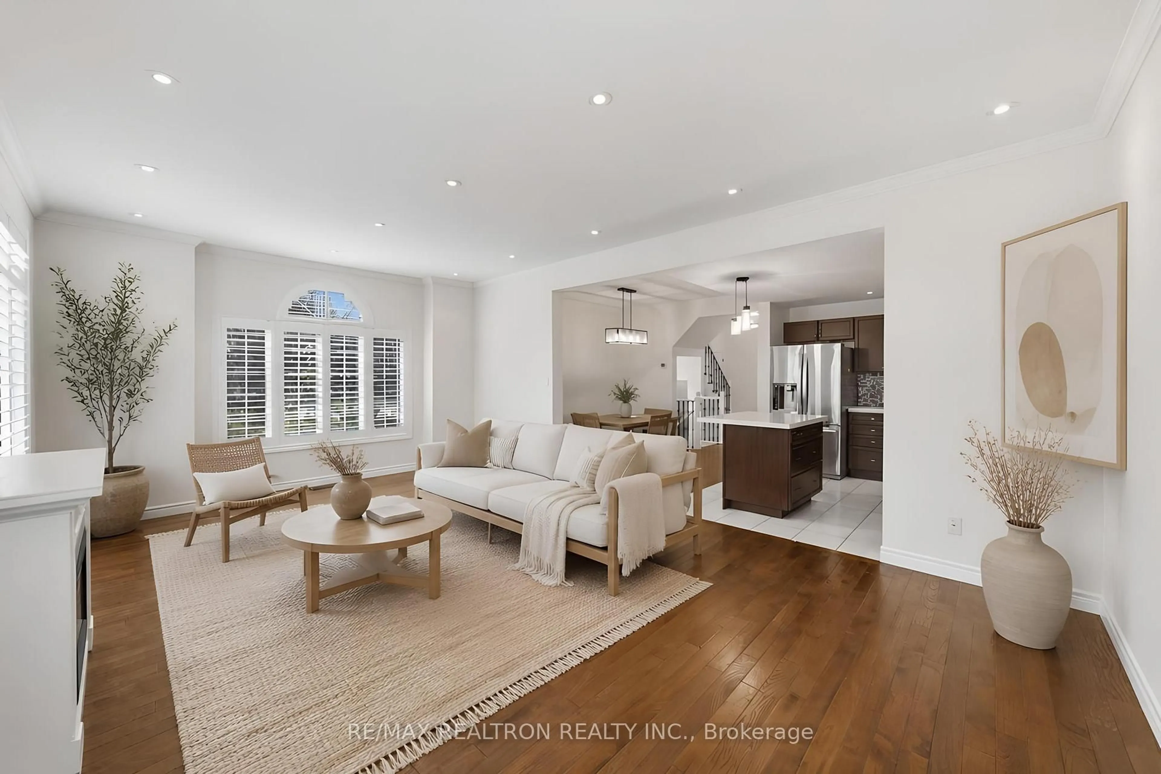Living room with furniture, unknown for 876 GOLF LINKS Rd #1, Hamilton Ontario L9K 1M7