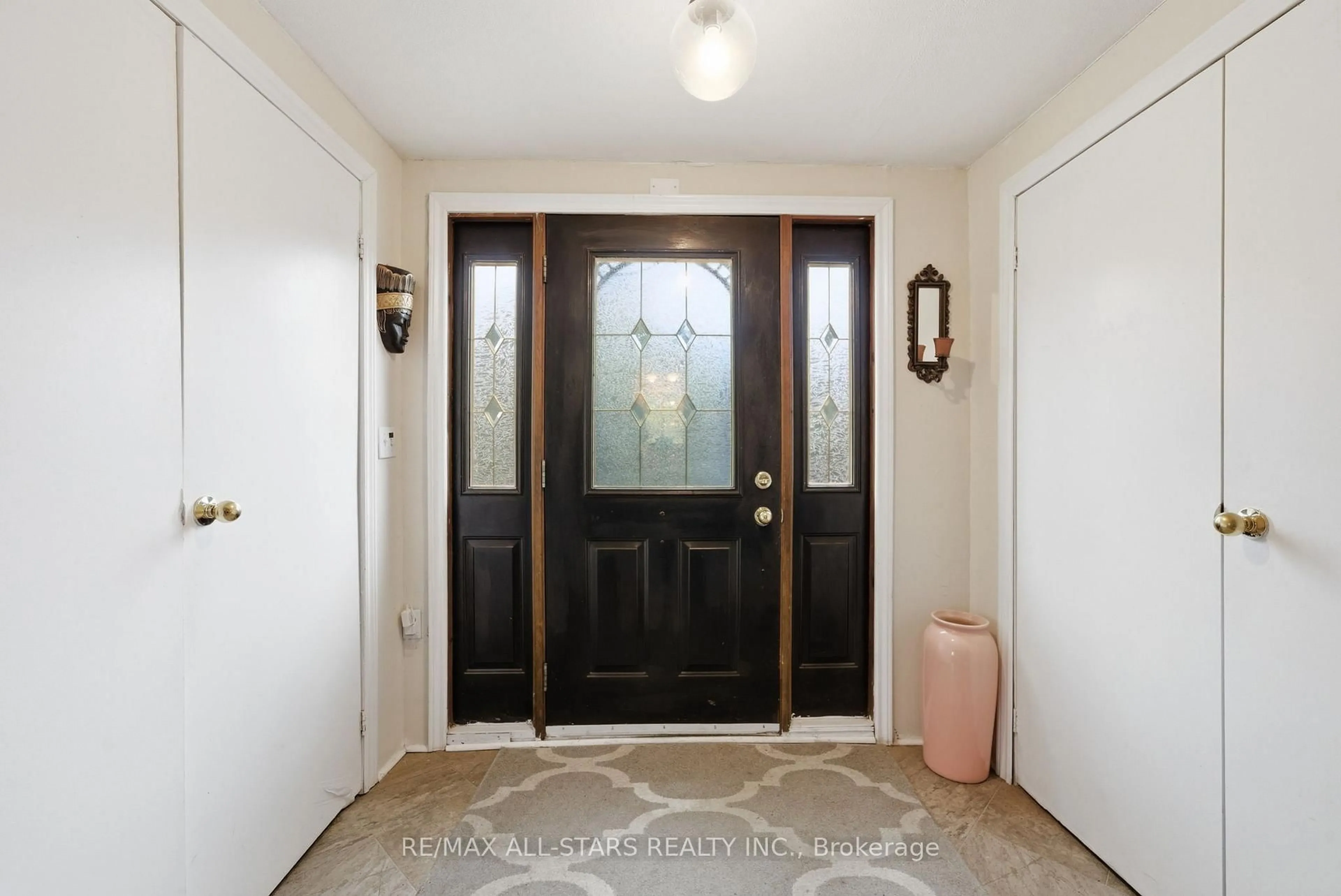Indoor entryway for 42 Otter Line, Kawartha Lakes Ontario K9V 0K1