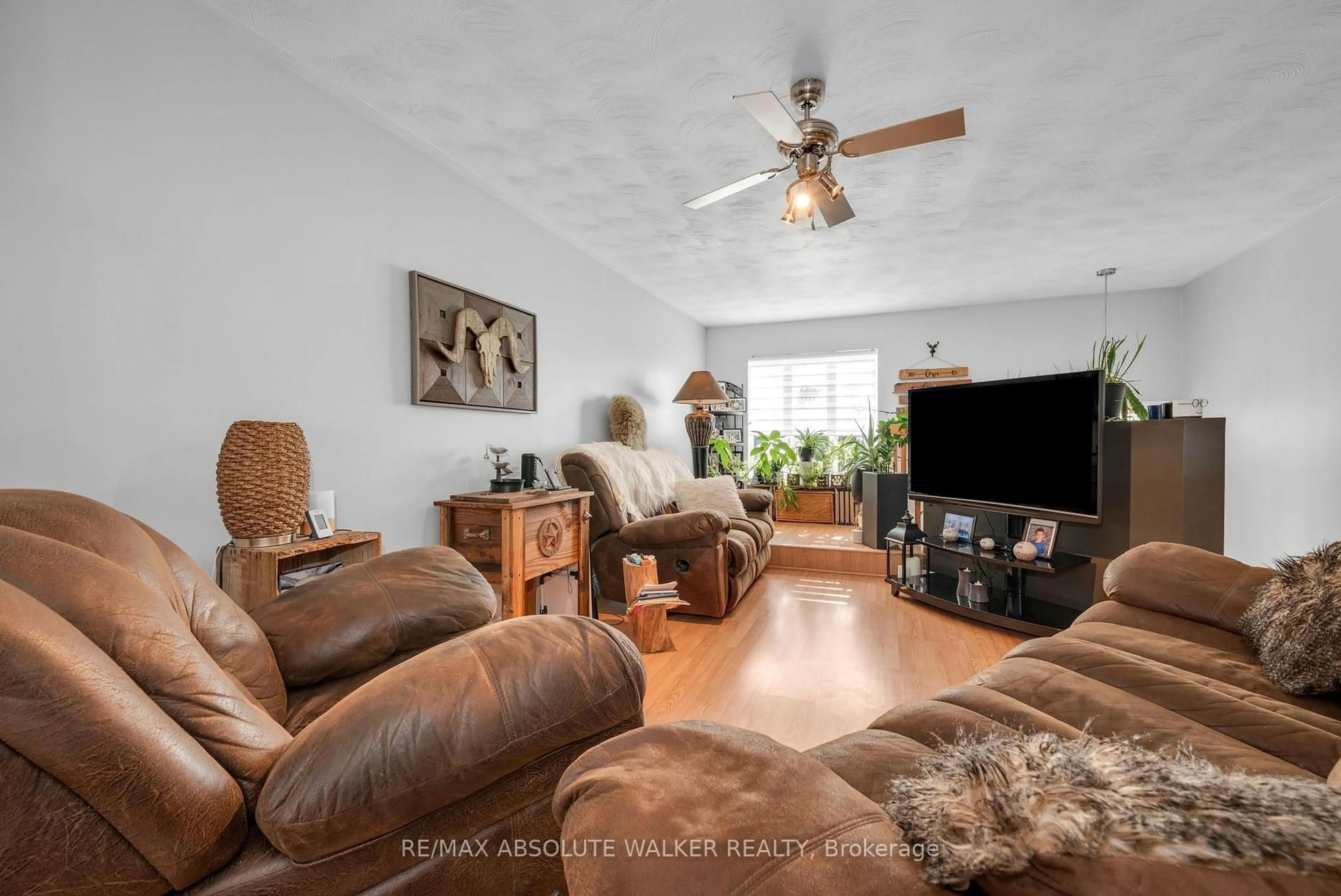 Living room with furniture, unknown for 535B Devista Blvd, Alfred and Plantagenet Ontario K0B 1A0