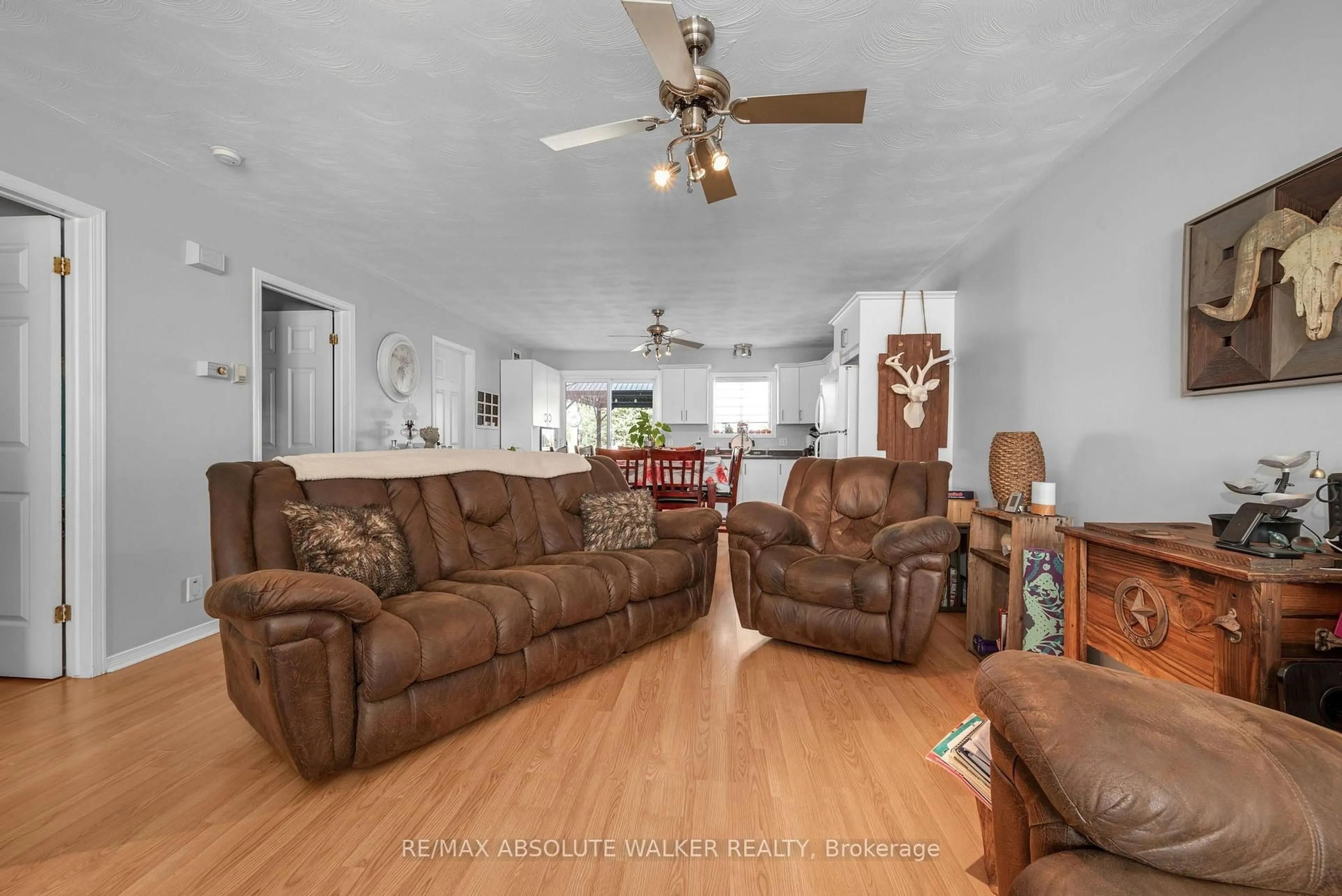 Living room with furniture, unknown for 535B Devista Blvd, Alfred and Plantagenet Ontario K0B 1A0