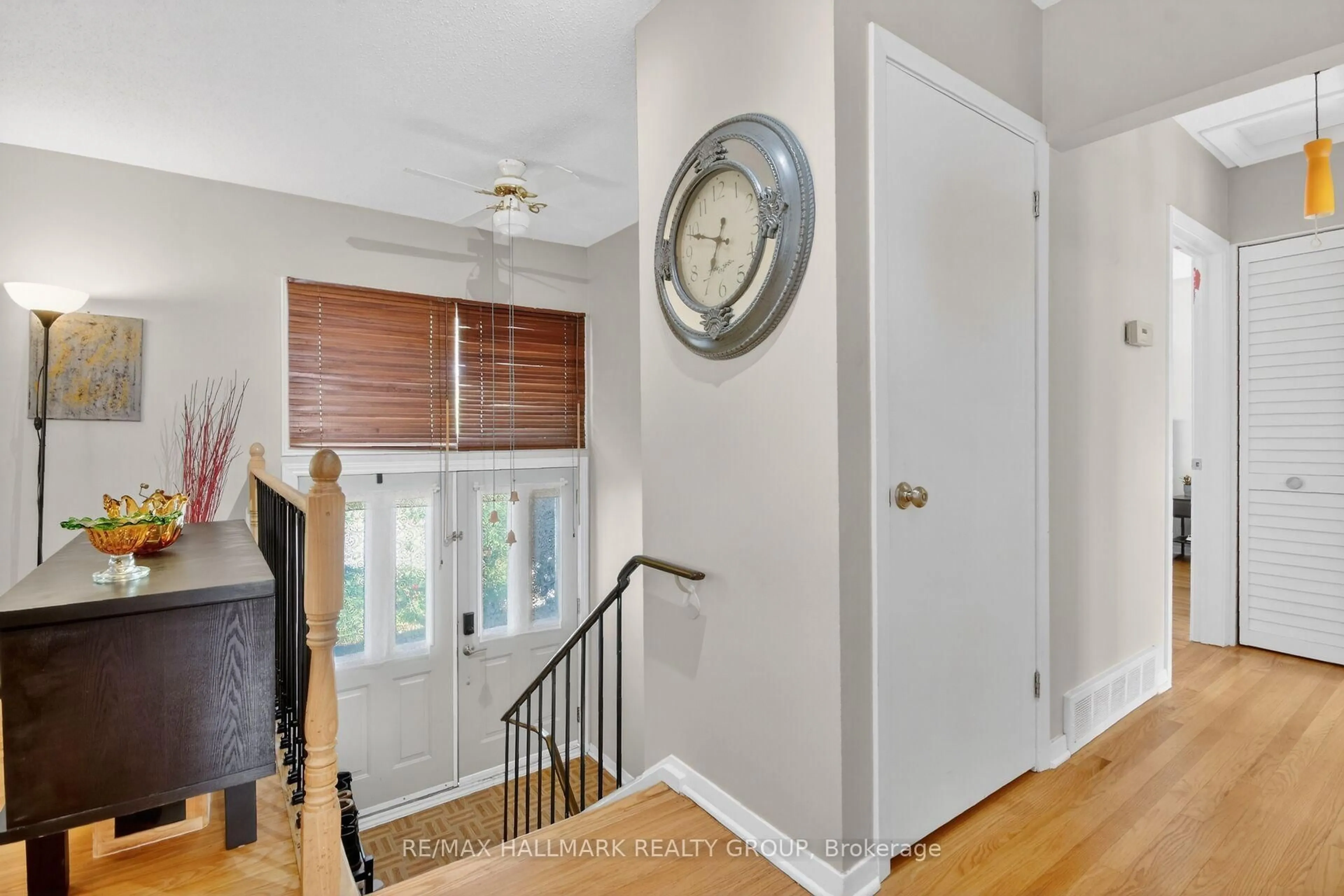 Indoor entryway for 2966 Linton Rd, Ottawa Ontario K1V 8H2