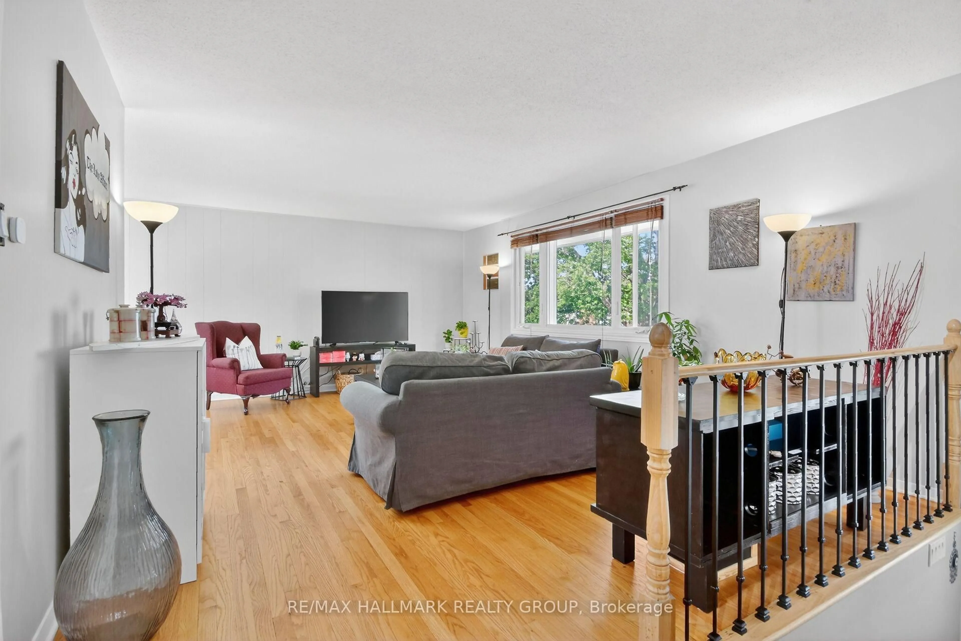 Living room with furniture, unknown for 2966 Linton Rd, Ottawa Ontario K1V 8H2