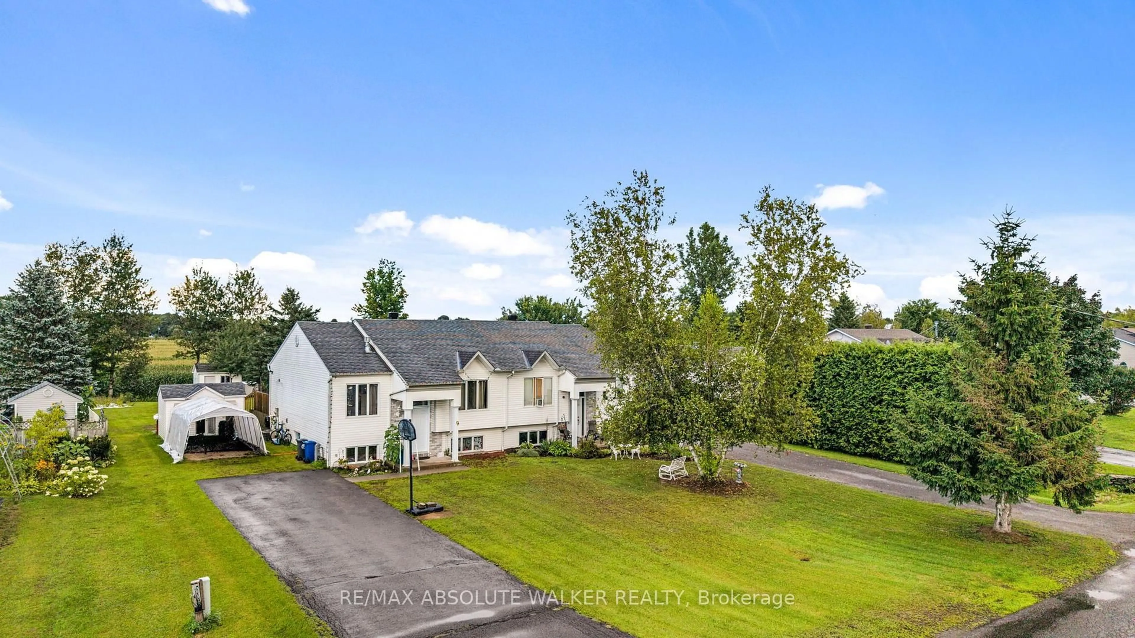 A pic from outside/outdoor area/front of a property/back of a property/a pic from drone, unknown for 535A Devista Blvd, Alfred and Plantagenet Ontario K0B 1A0