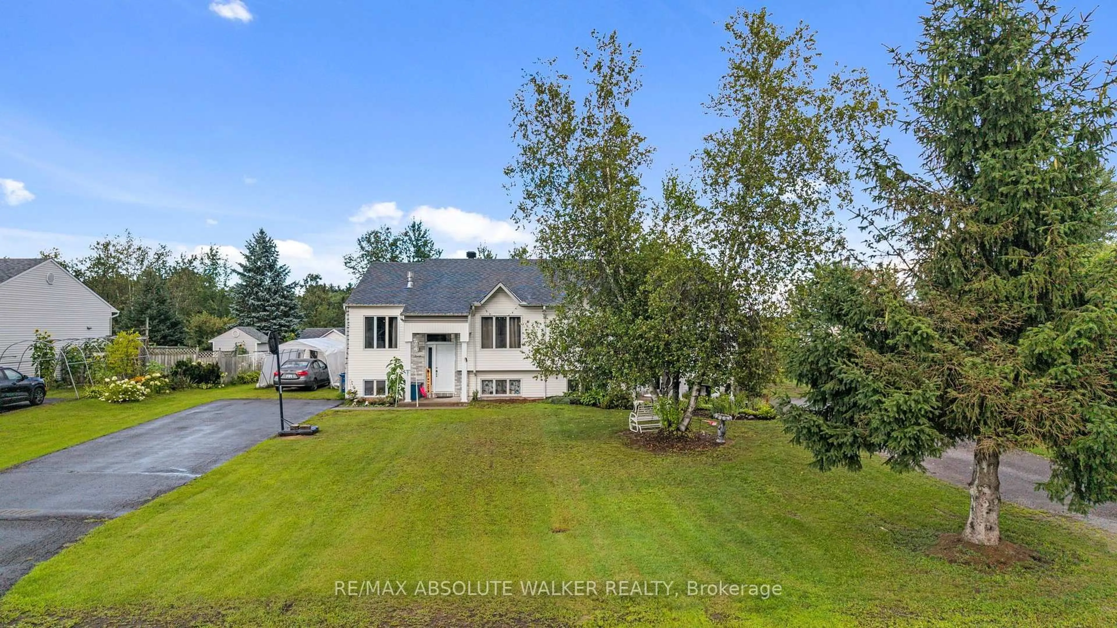A pic from outside/outdoor area/front of a property/back of a property/a pic from drone, water/lake/river/ocean view for 535A Devista Blvd, Alfred and Plantagenet Ontario K0B 1A0