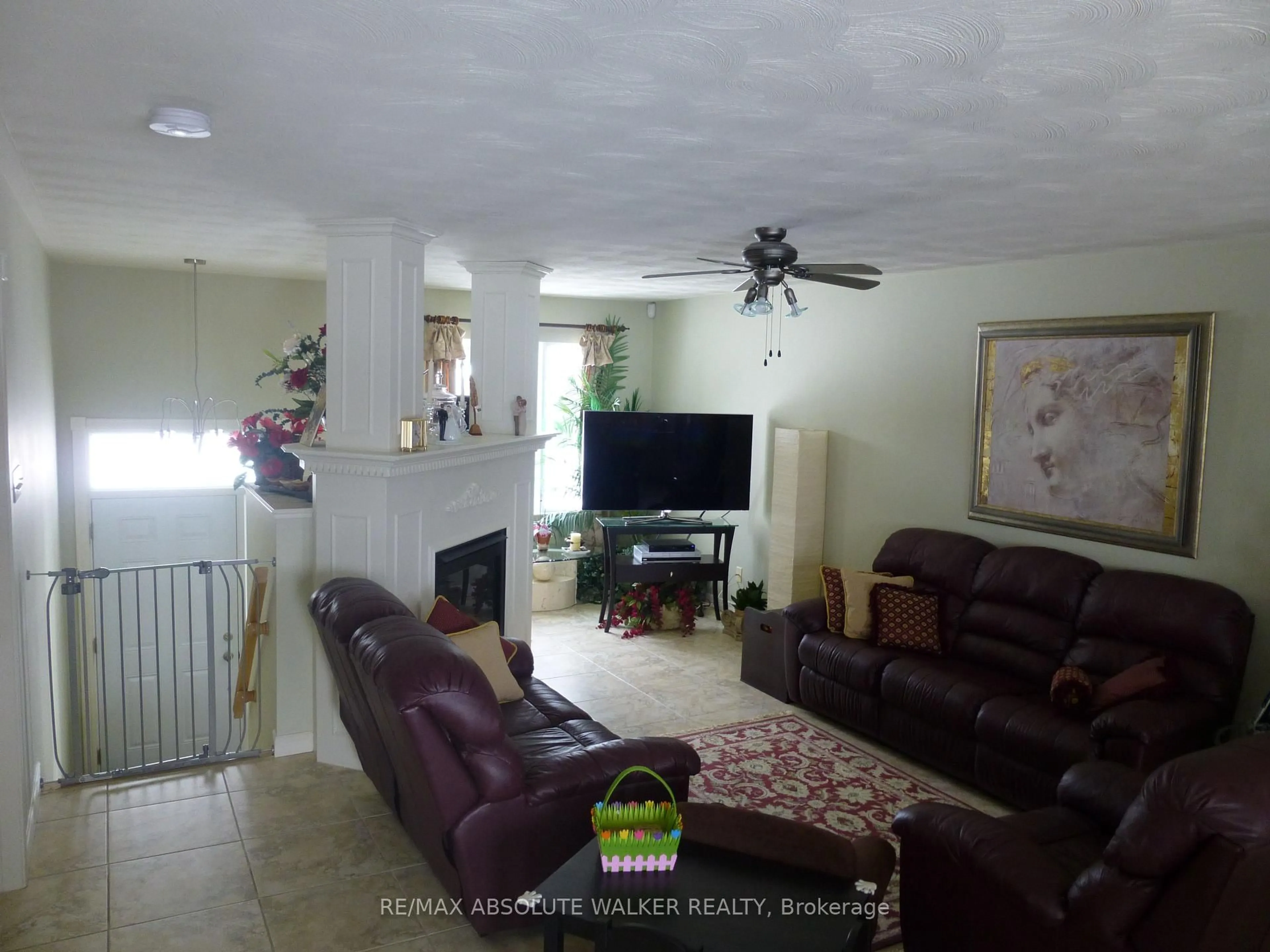 Living room with furniture, unknown for 535A Devista Blvd, Alfred and Plantagenet Ontario K0B 1A0